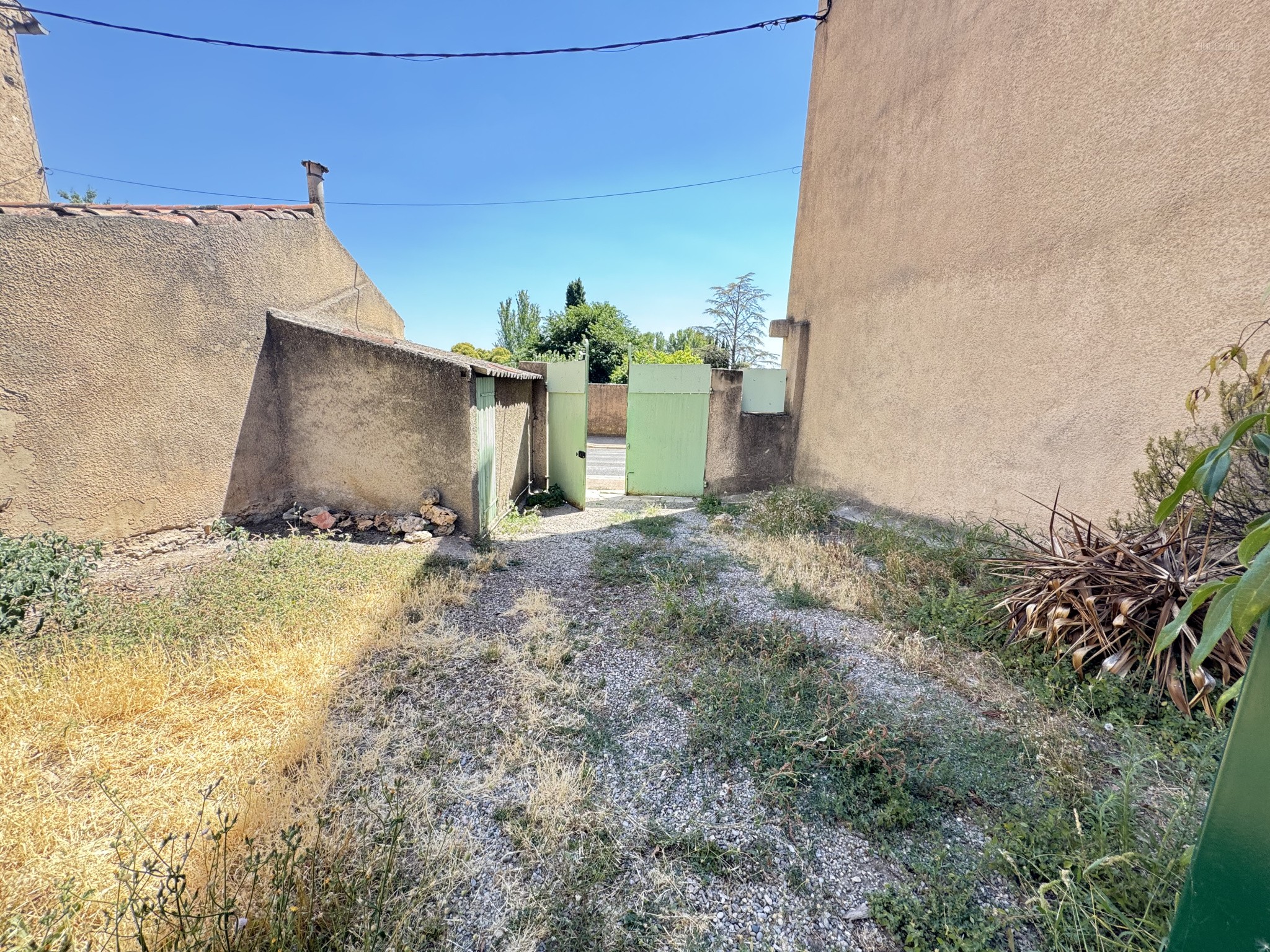 AUPS: maison de village plein pied 75m2 avec jardin — photo 3