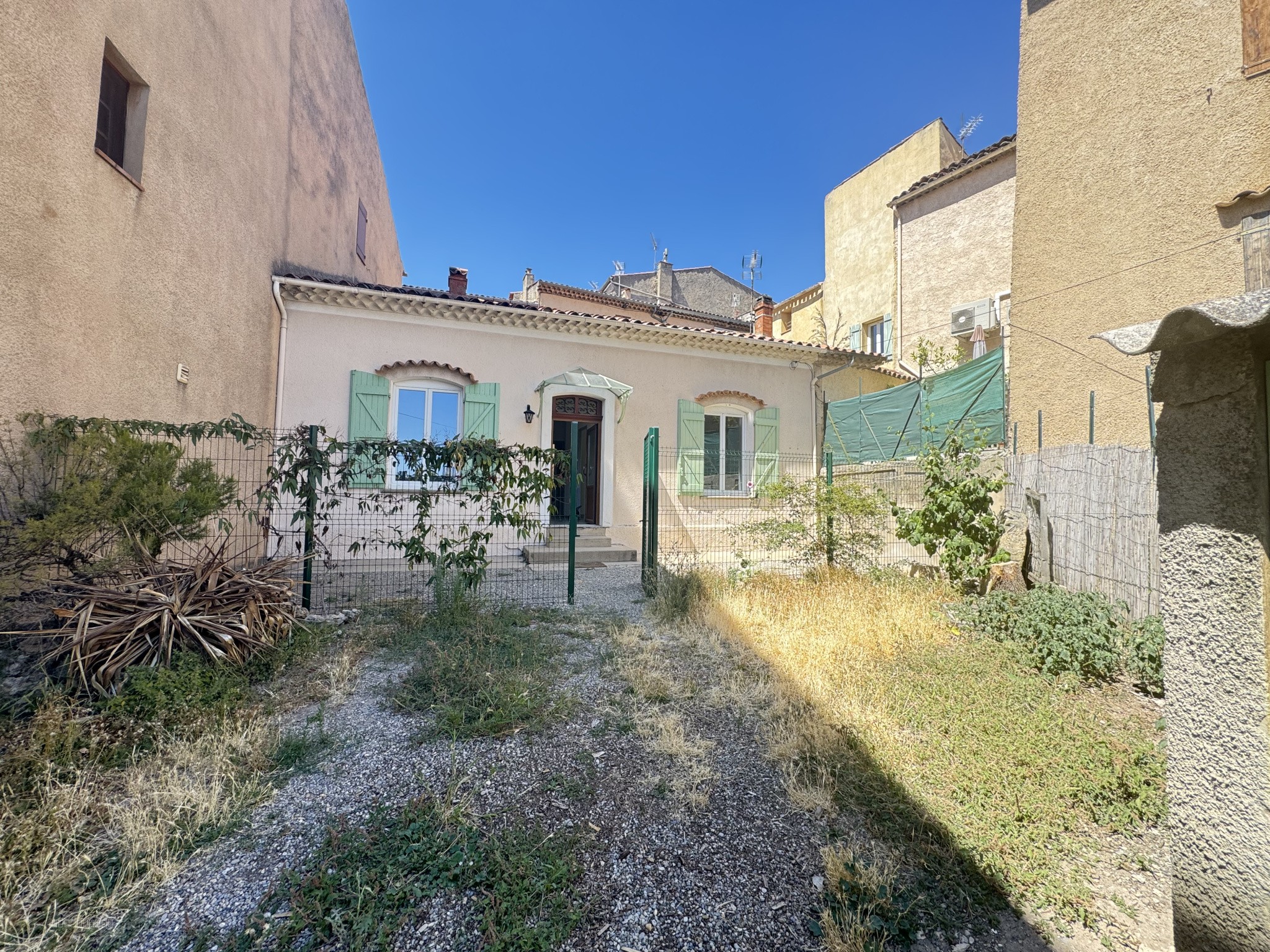 AUPS: maison de village plein pied 75m2 avec jardin — photo 4