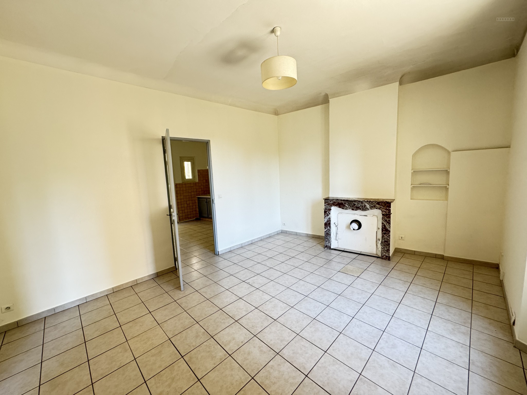 AUPS: maison de village plein pied 75m2 avec jardin — photo 7
