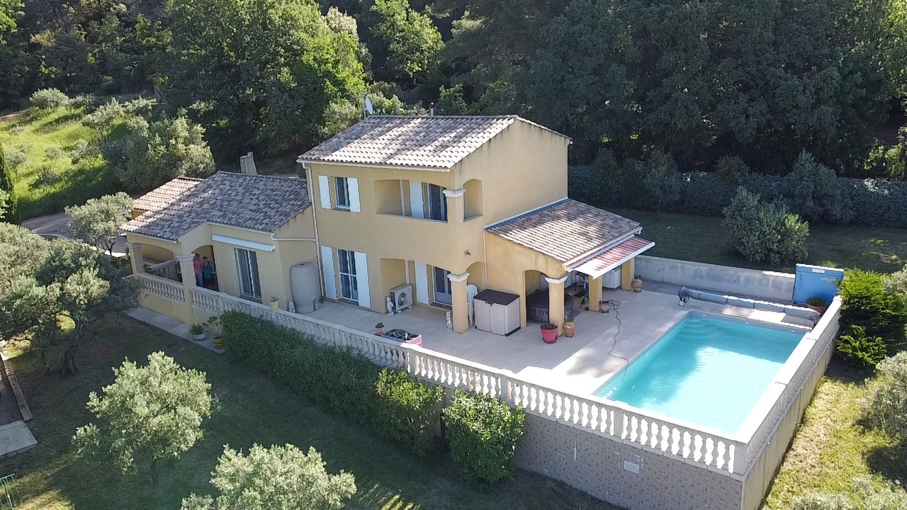 villa 135m2 avec sa piscine — photo 2