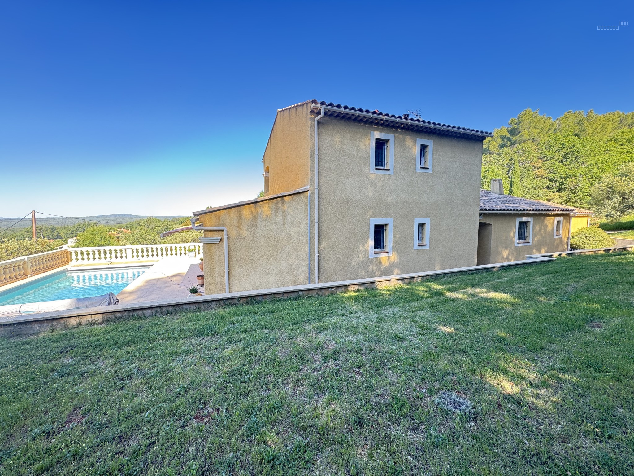 villa 135m2 avec sa piscine — photo 3
