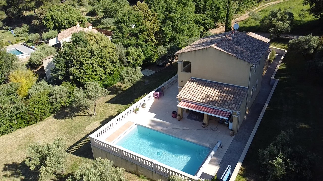 villa 135m2 avec sa piscine — photo 4
