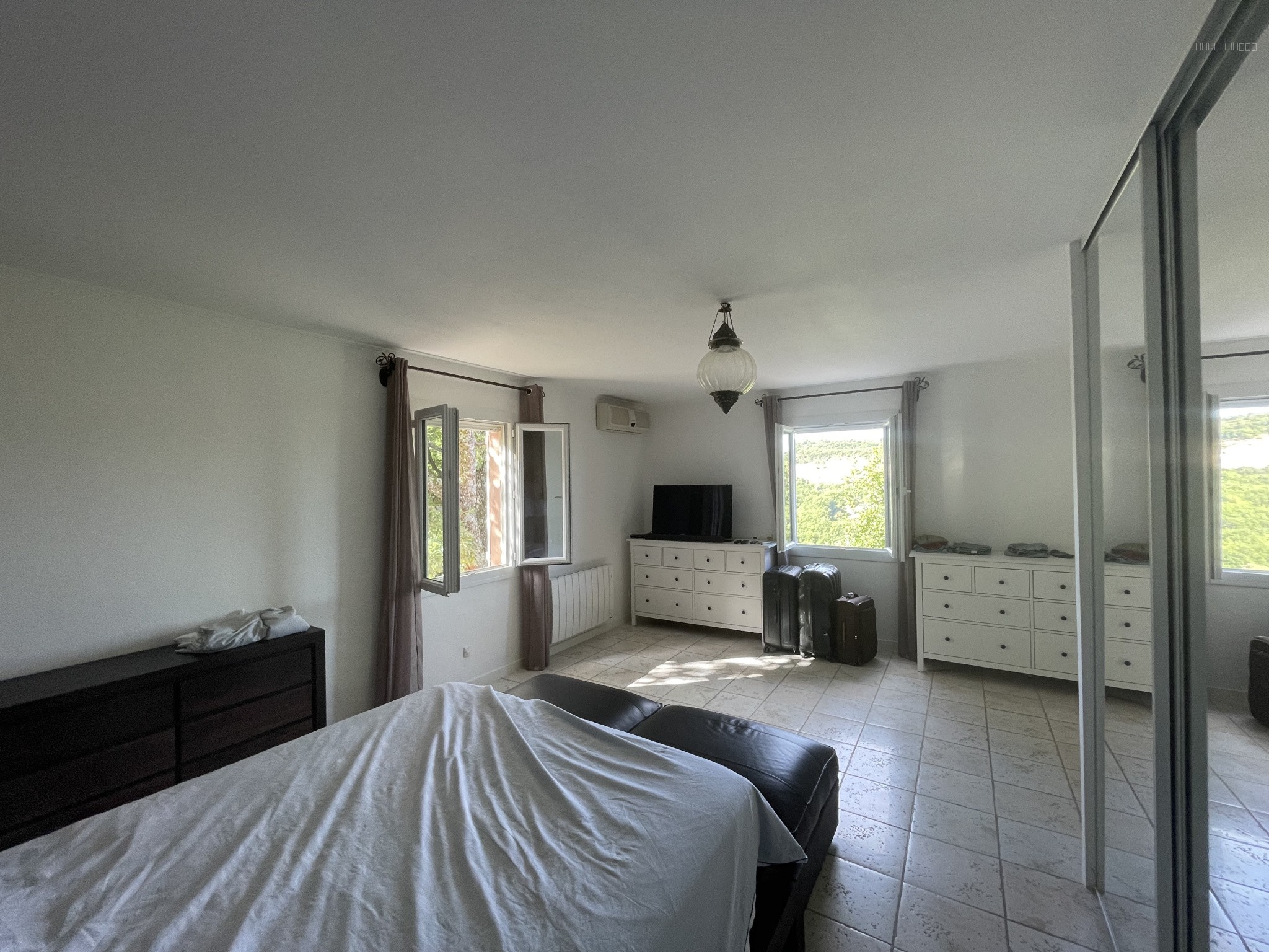 VILLA DEXCEPTION 320M2 AVEC UNE VUE PANORAMIQUE panneaux solaire avec ses batteries — photo 11