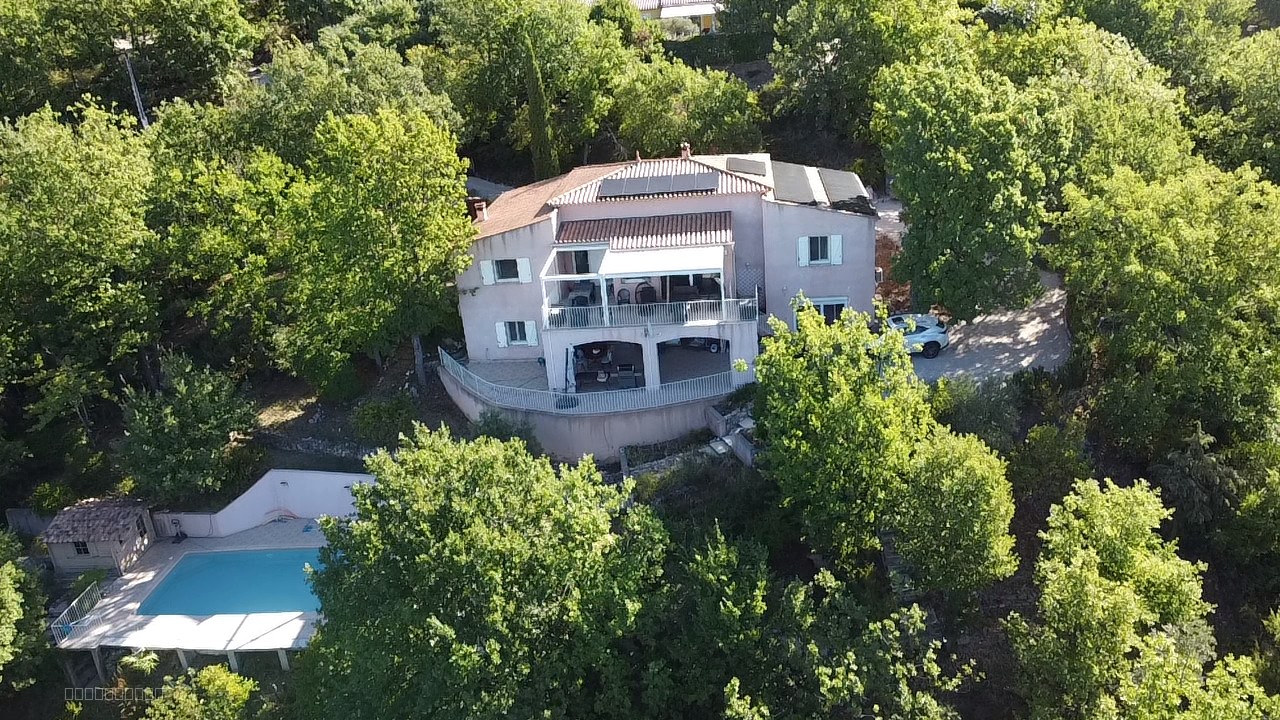 VILLA DEXCEPTION 320M2 AVEC UNE VUE PANORAMIQUE panneaux solaire avec ses batteries — photo 2