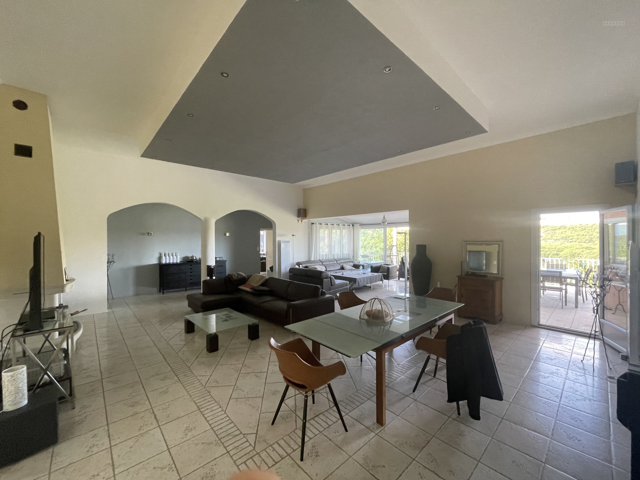 VILLA DEXCEPTION 320M2 AVEC UNE VUE PANORAMIQUE panneaux solaire avec ses batteries — photo 7