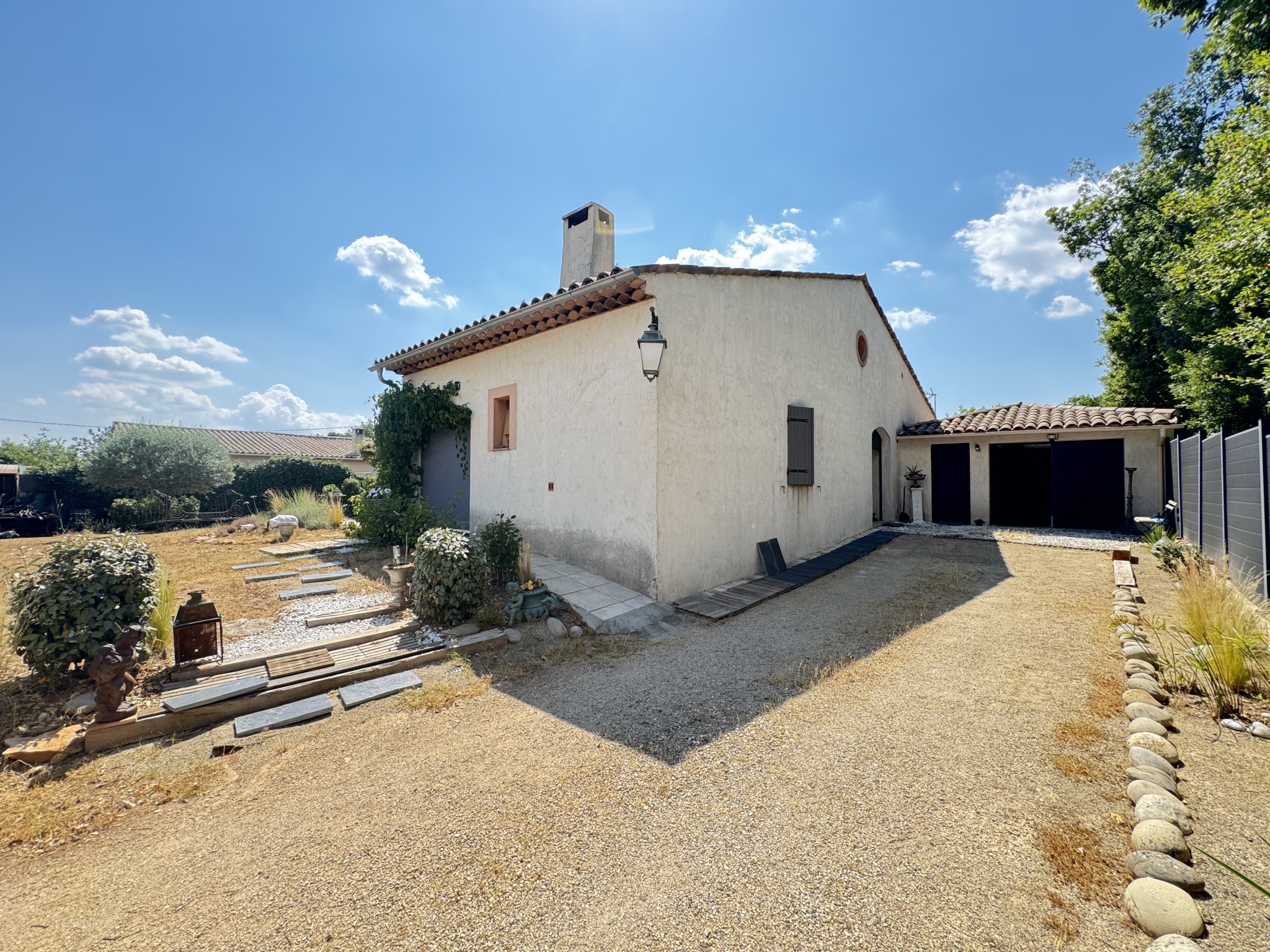 villa 129.6 m2 sue la commune de Régusse — photo 4