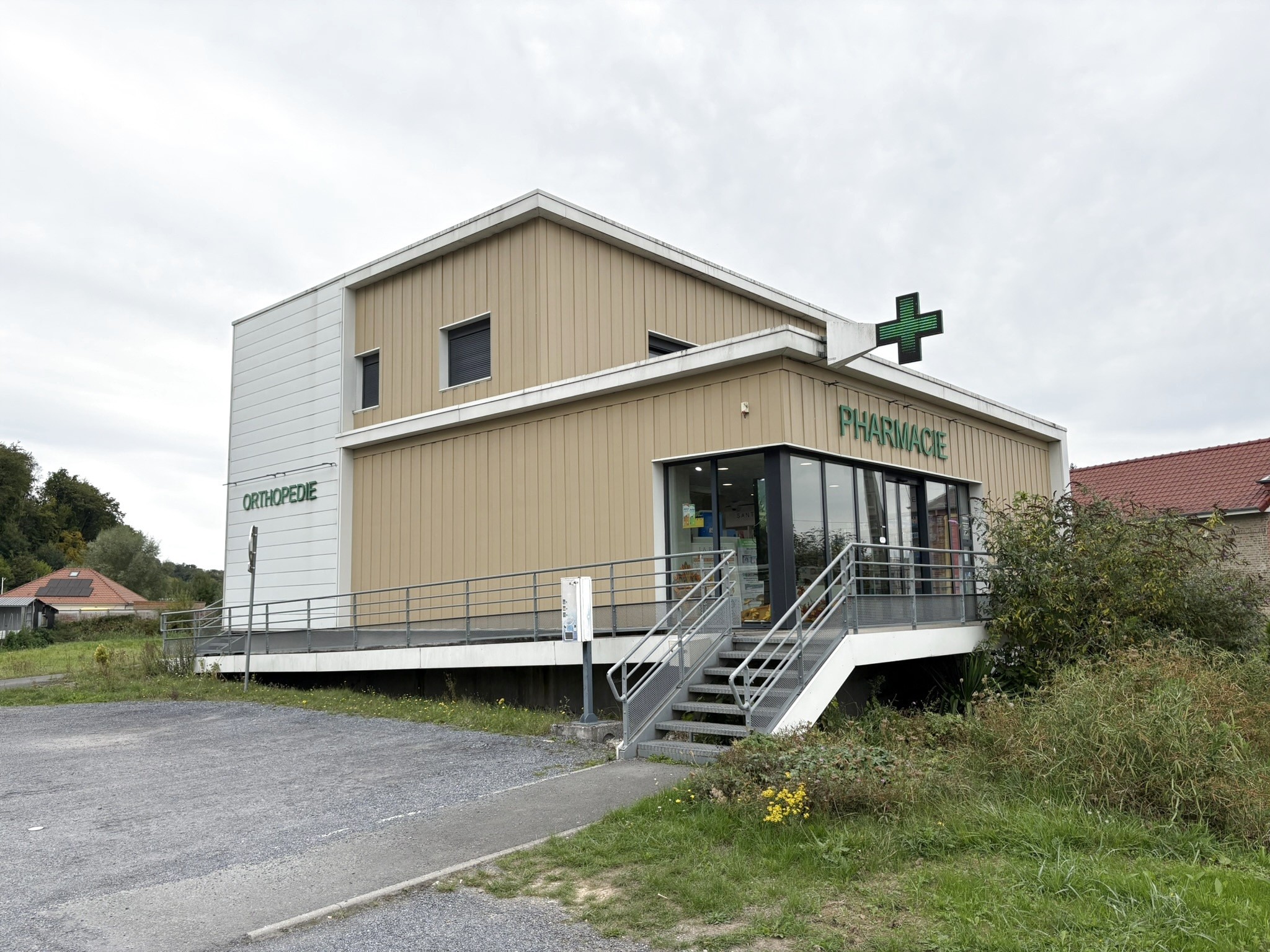 NOUVEAUTE BATIMENT de 236m2 AVEC PARKING