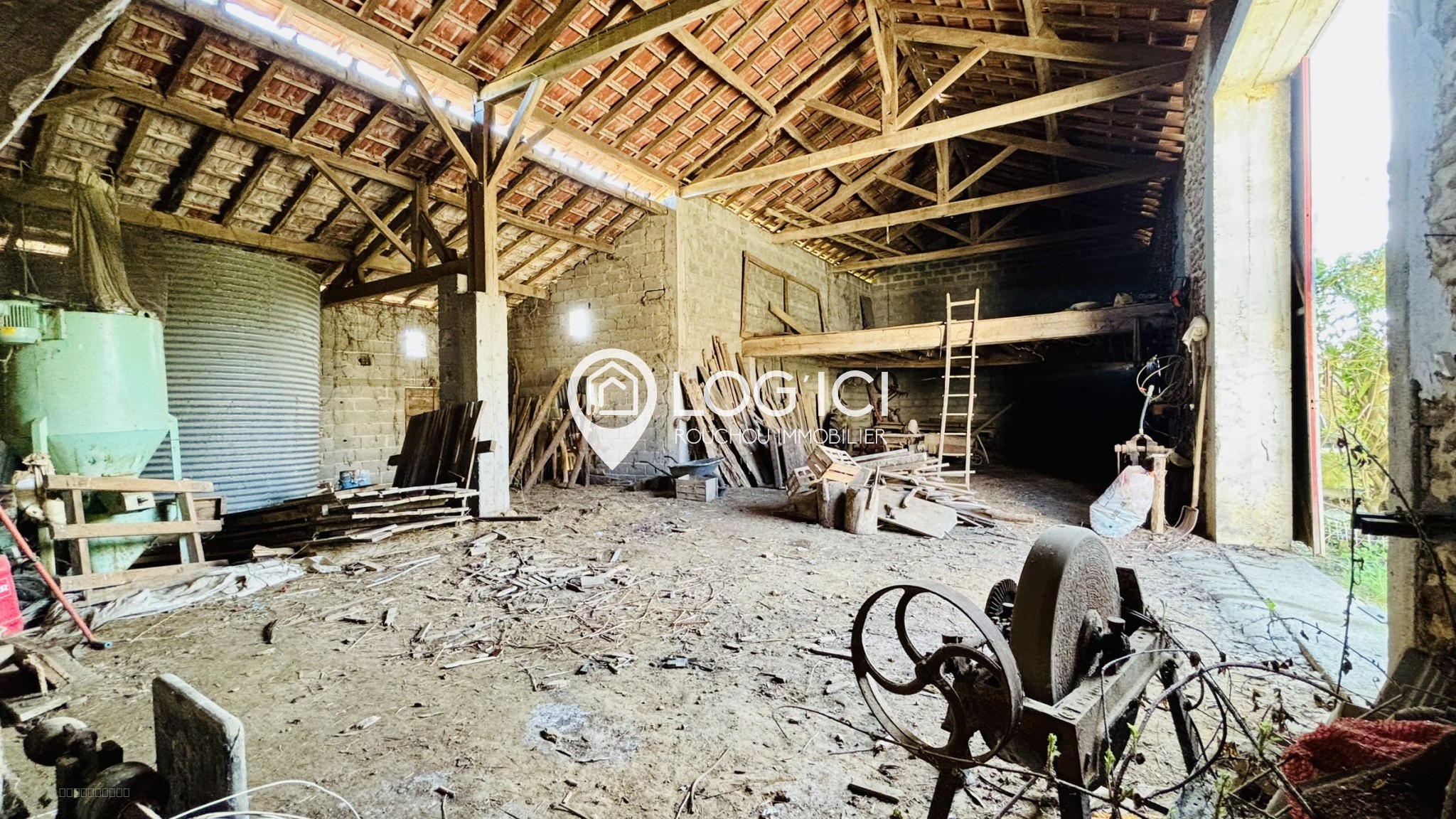 Corps de ferme avec maison 4 ch, granges et 4 ha de terres agricoles attenantes — photo 6