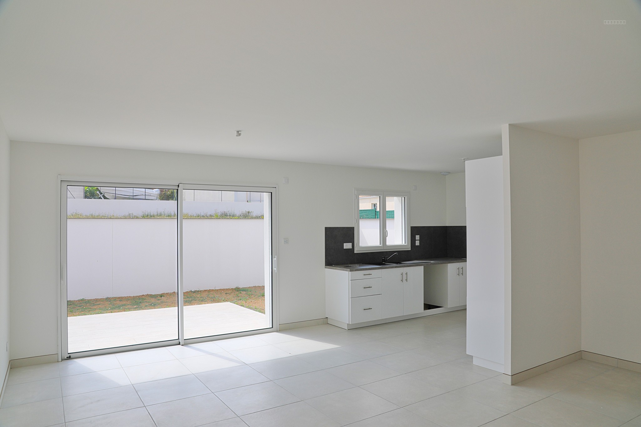 A VENDRE, maison neuve type 4, 105m2, garage, terrasse et jardin clos. (17) Vaux sur mer. — photo 5
