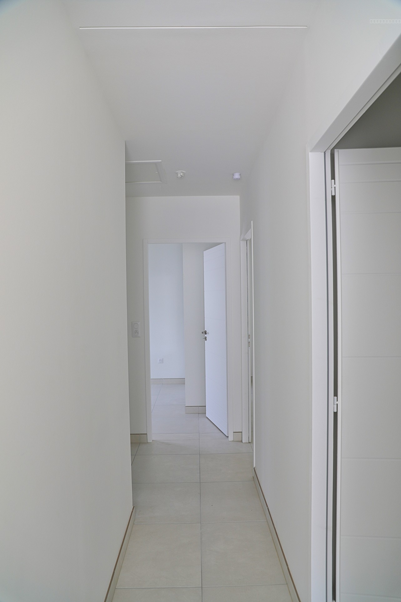 A VENDRE, maison neuve type 4 de 103m2 avec garage et jardin clos. (17) Vaux sur mer. — photo 11