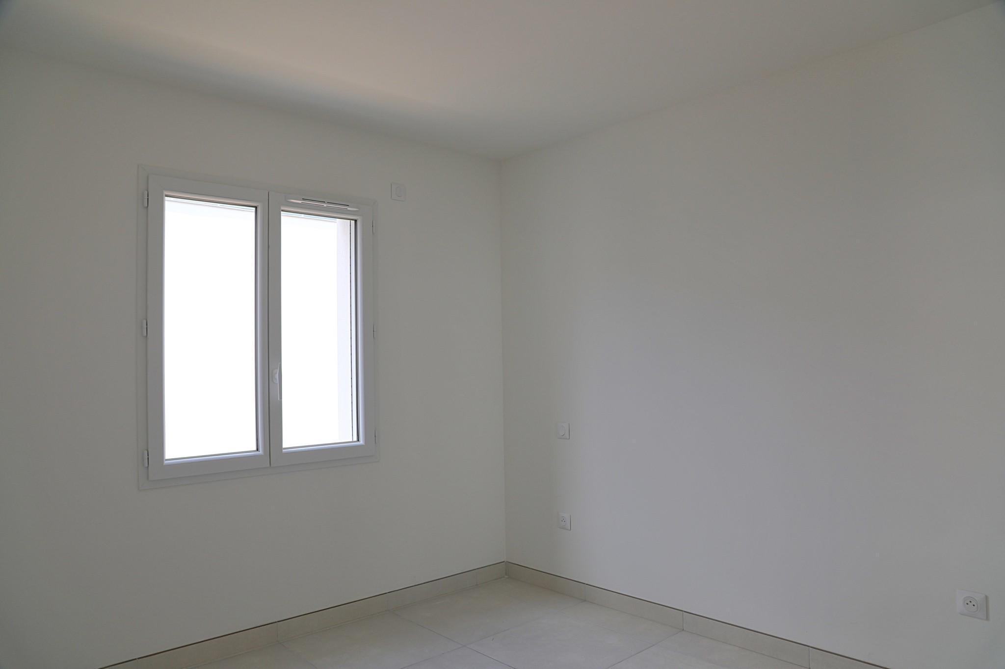 A VENDRE, maison neuve type 4 de 103m2 avec garage et jardin clos. (17) Vaux sur mer. — photo 8