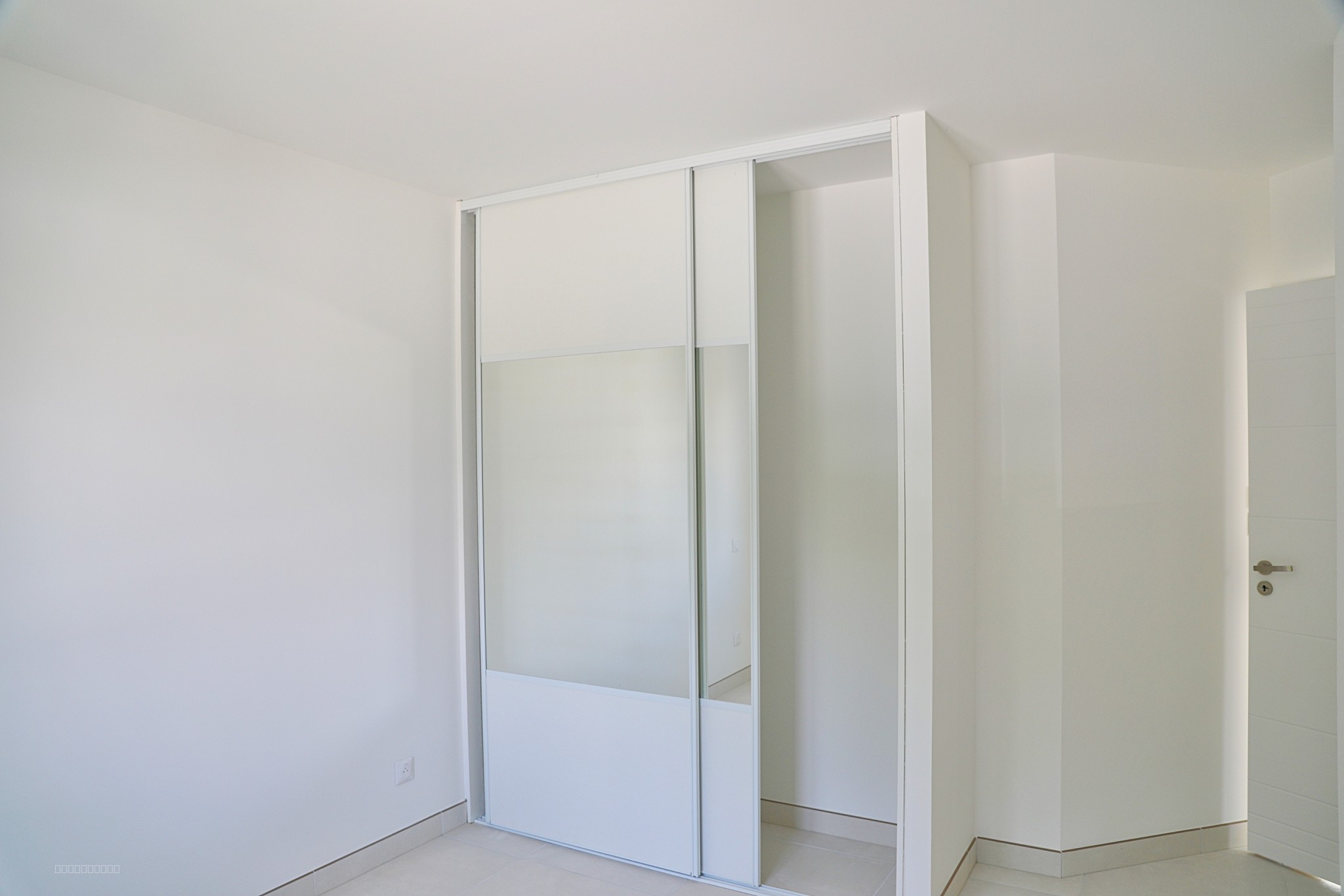 A VENDRE, maison neuve type 4, 105m2, garage, terrasse et jardin clos. (17) Vaux sur mer. — photo 10