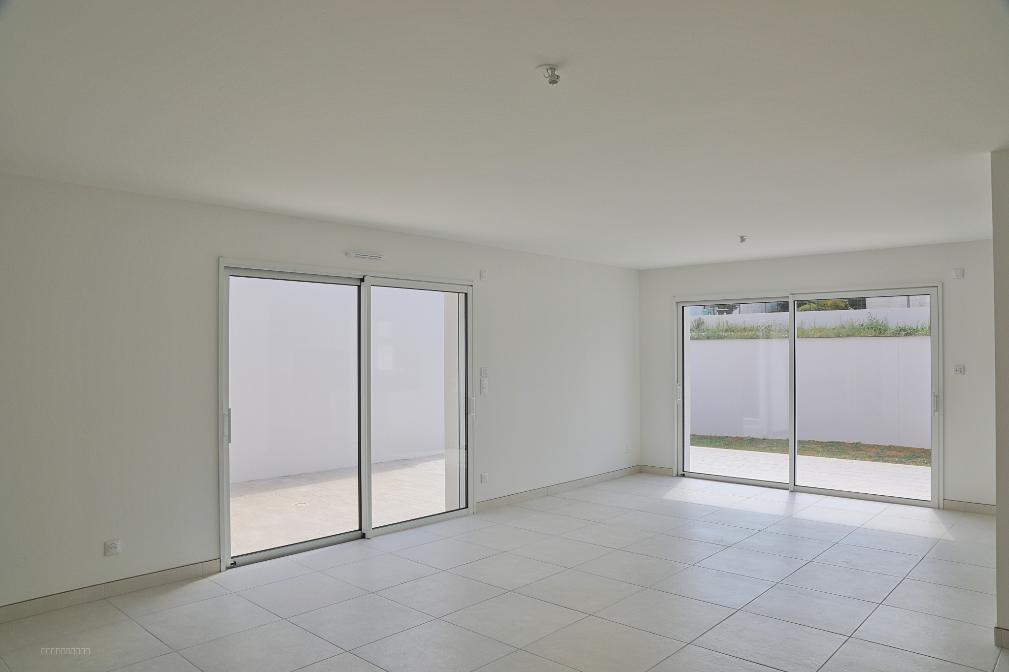 A VENDRE, maison neuve type 4, 105m2, garage, terrasse et jardin clos. (17) Vaux sur mer. — photo 4
