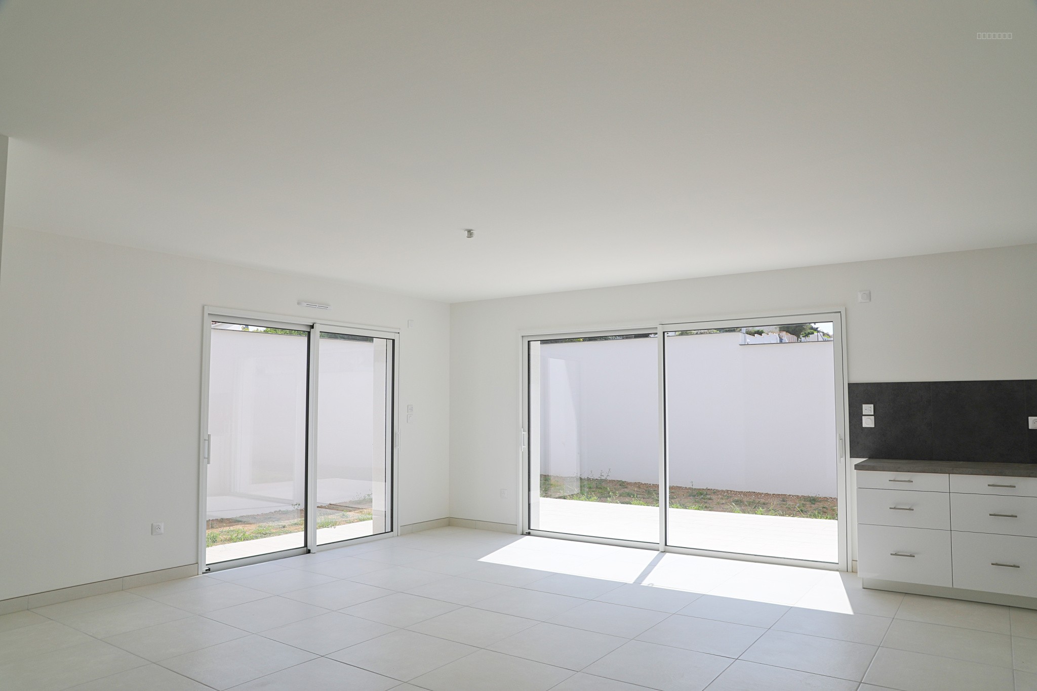 A VENDRE, maison neuve type 4 de 103m2 avec garage et jardin clos. (17) Vaux sur mer. — photo 3