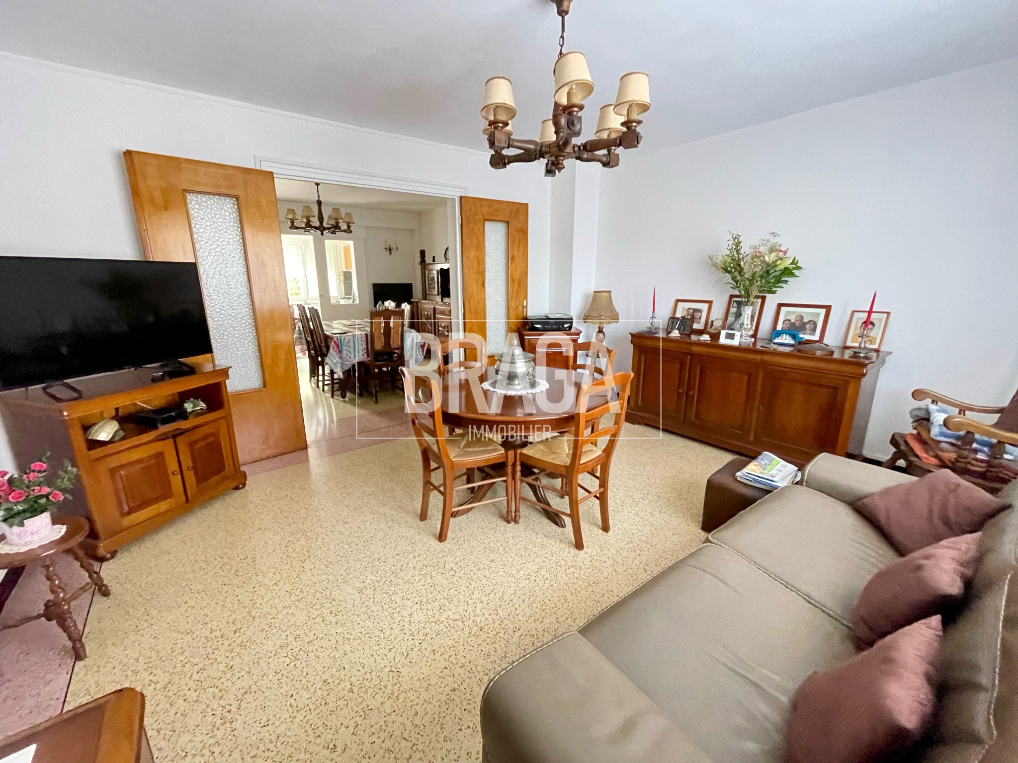 LE PORTEL CENTRE MAISON FAMILIALE A VENDRE 150M2 4 CHAMBRES JARDIN 5 GARAGES — photo 4
