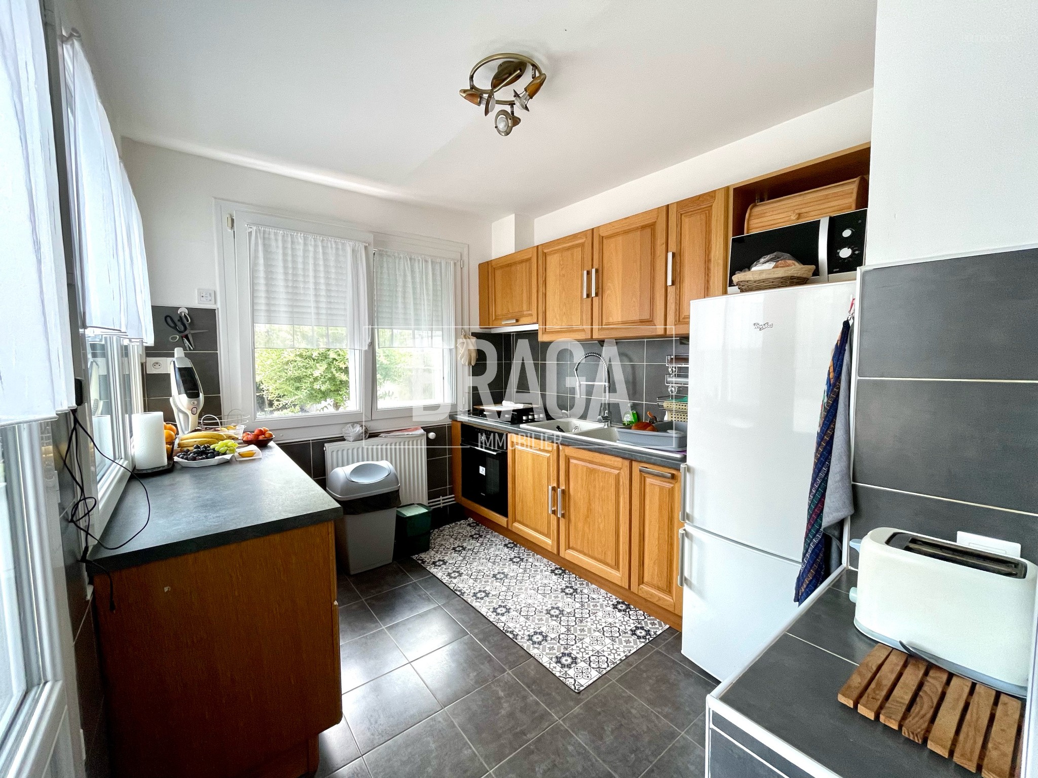 LE PORTEL CENTRE MAISON FAMILIALE A VENDRE 150M2 4 CHAMBRES JARDIN 5 GARAGES — photo 5