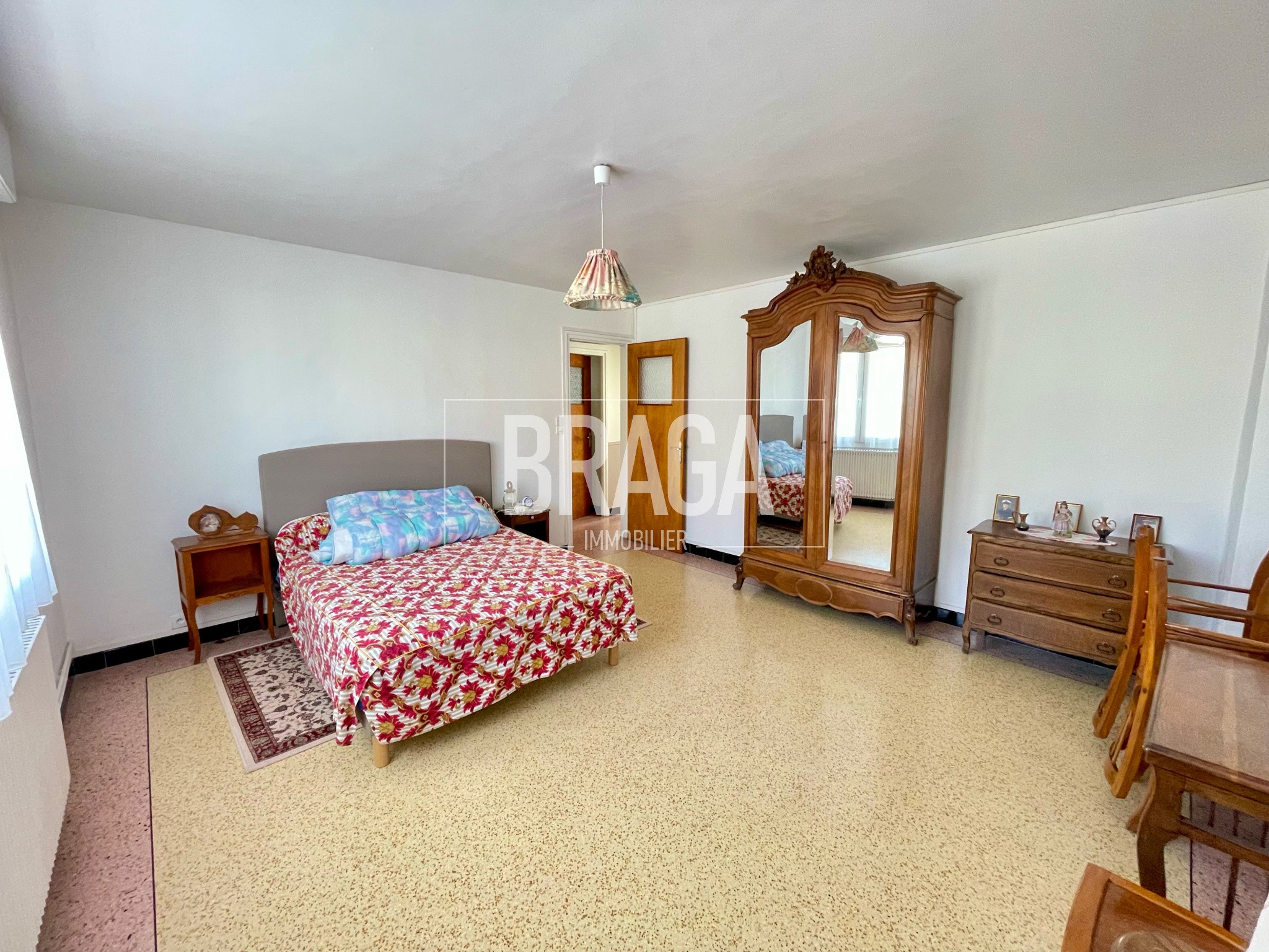 LE PORTEL CENTRE MAISON FAMILIALE A VENDRE 150M2 4 CHAMBRES JARDIN 5 GARAGES — photo 7