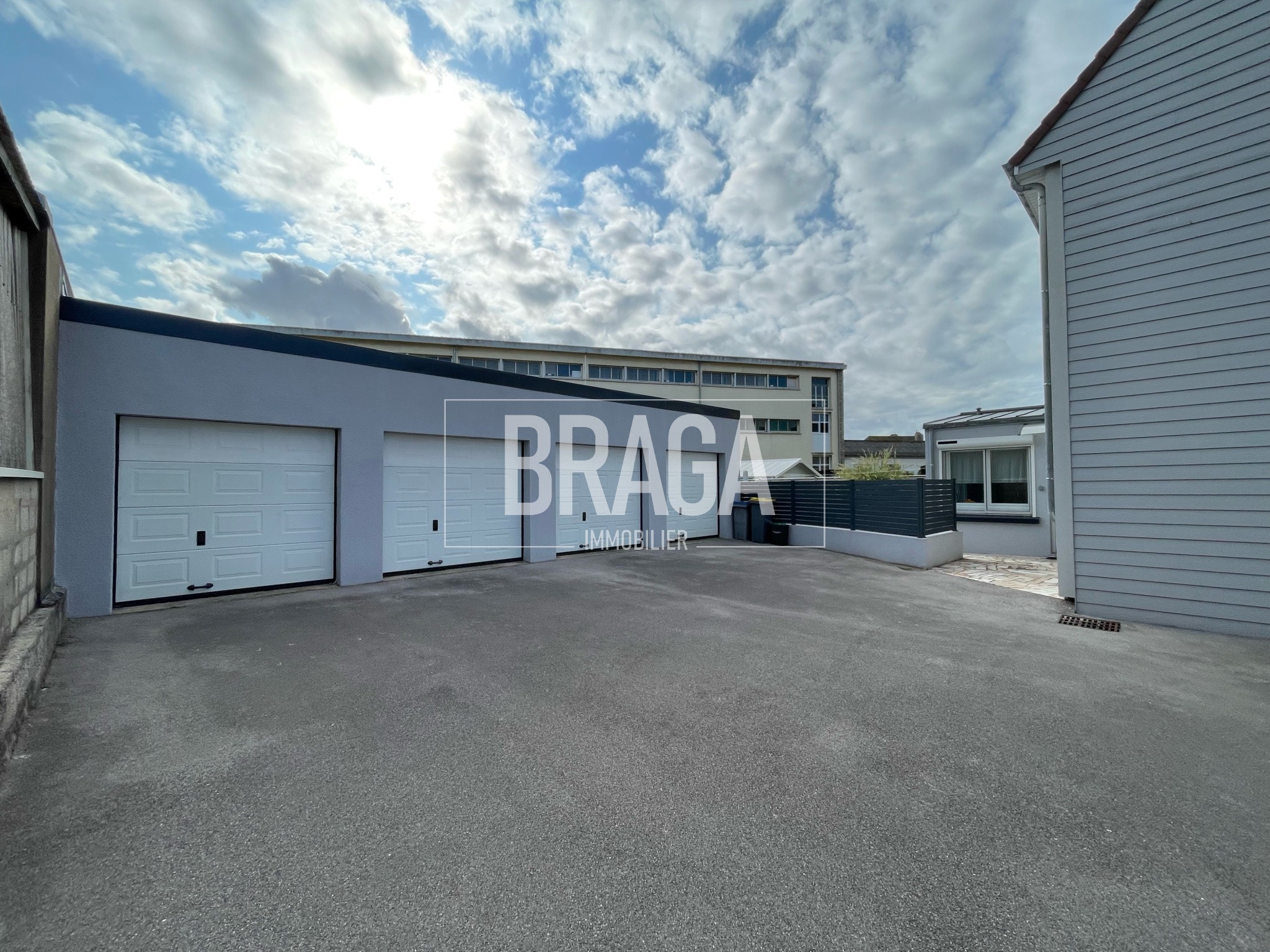 LE PORTEL CENTRE MAISON FAMILIALE A VENDRE 150M2 4 CHAMBRES JARDIN 5 GARAGES — photo 3