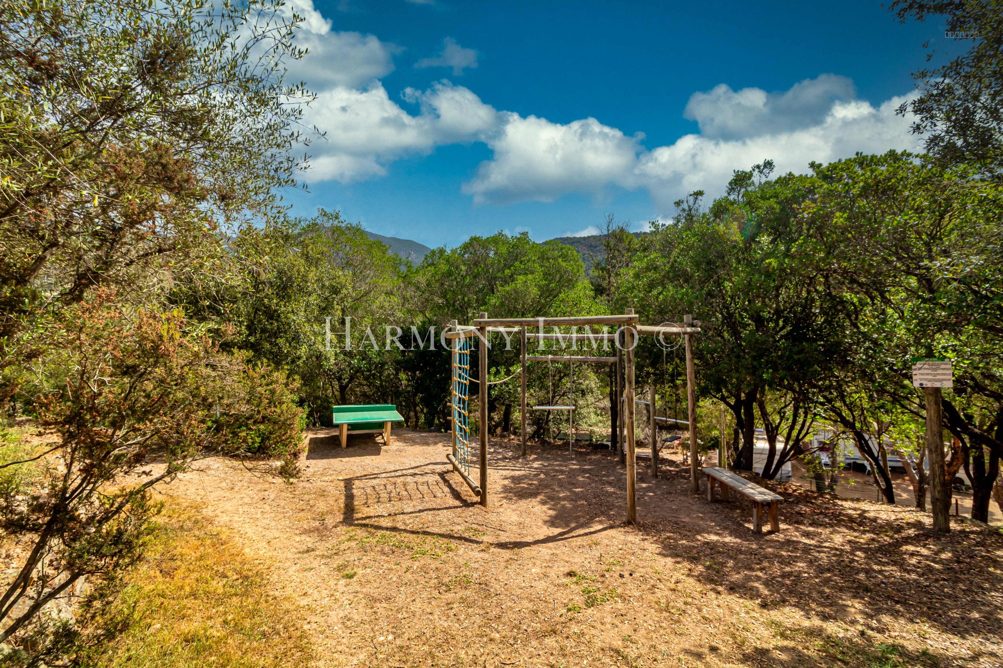 Camping 2** Corse du sud. Murs et fonds à 300 mètres de la plage. — photo 9