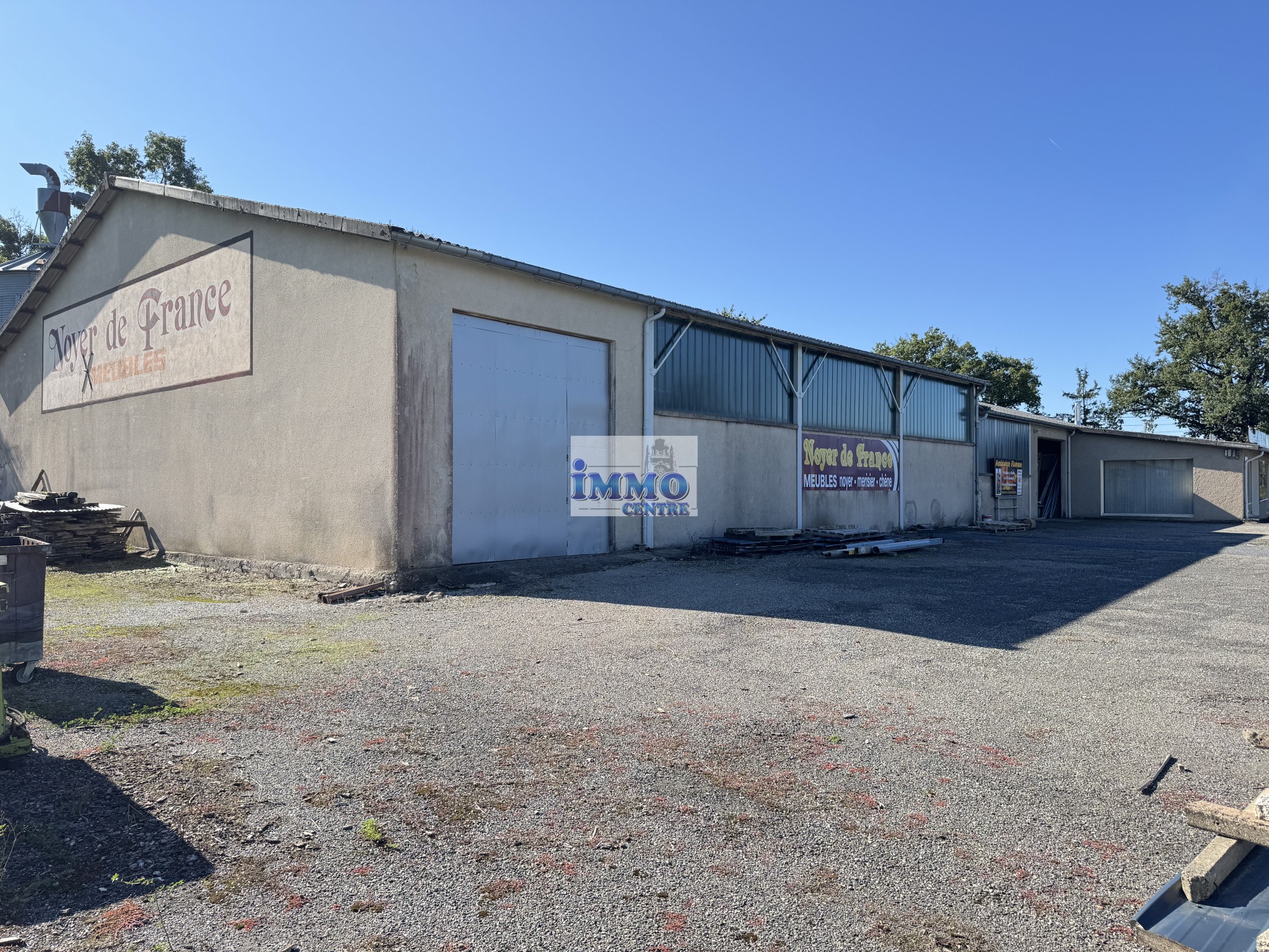 Bâtiment commercial avec dépôt — photo 4