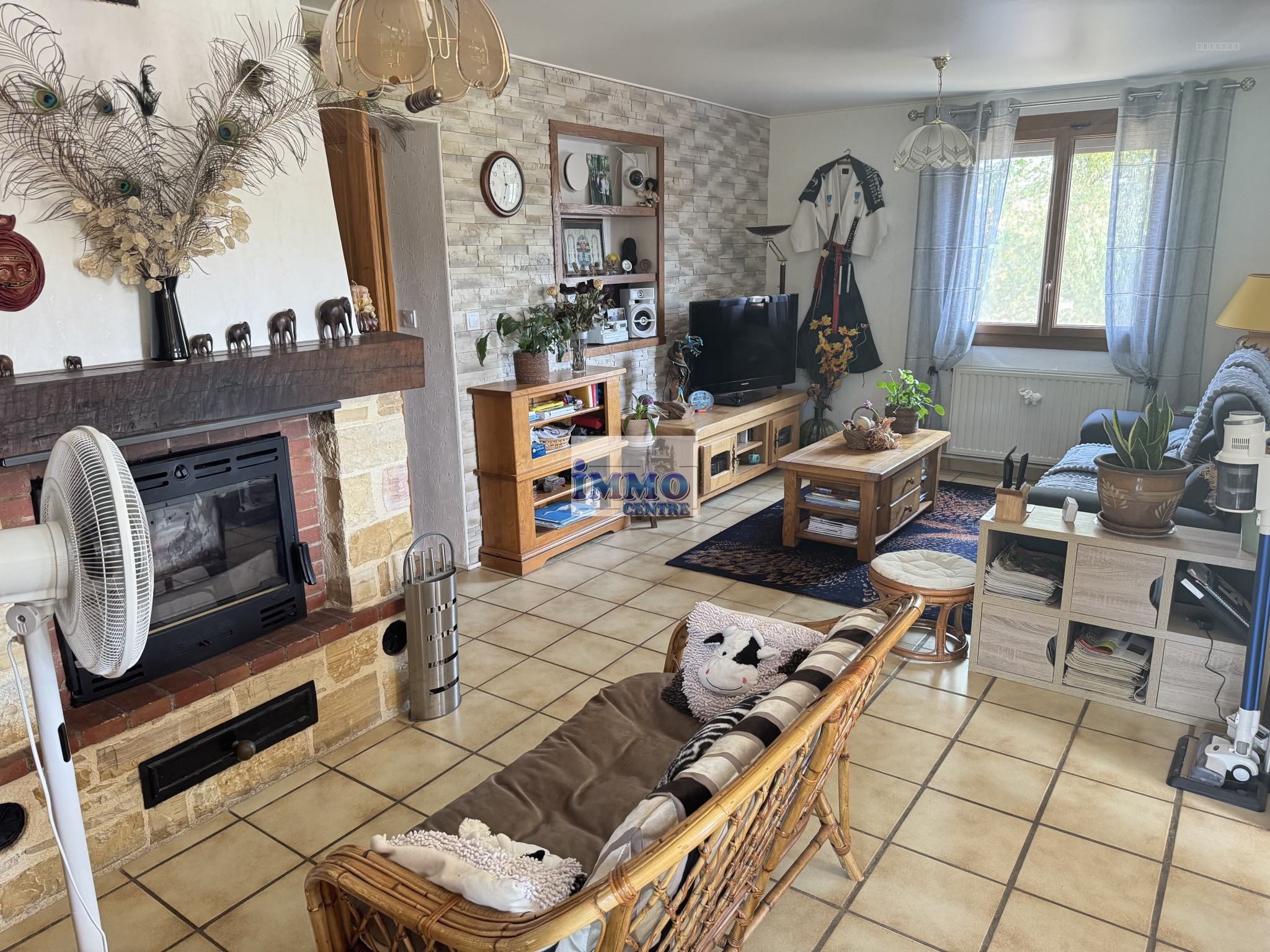 Maison de plain pied avec garage et terrain arboré et clôturé — photo 5