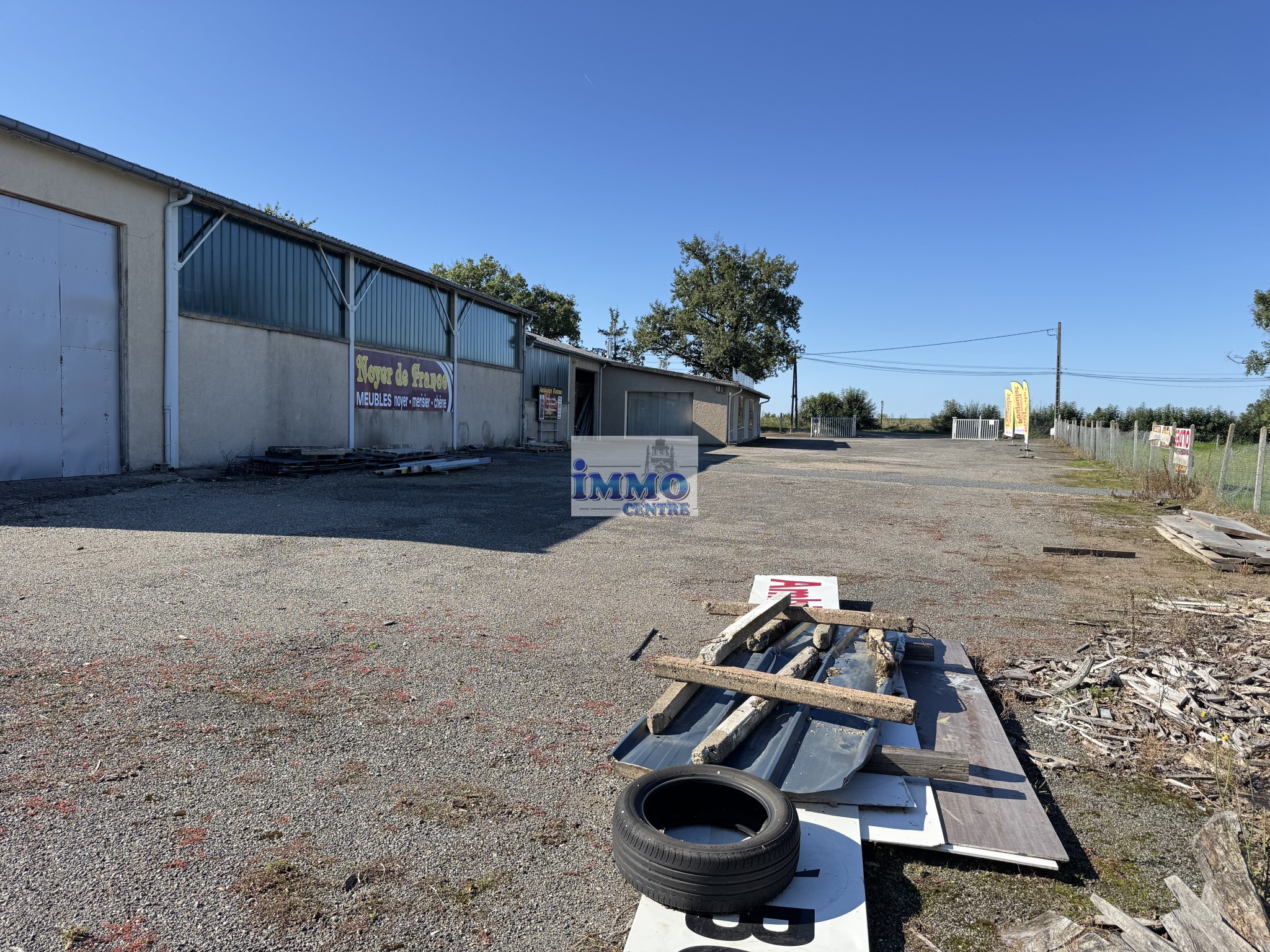 Bâtiment commercial avec dépôt — photo 6
