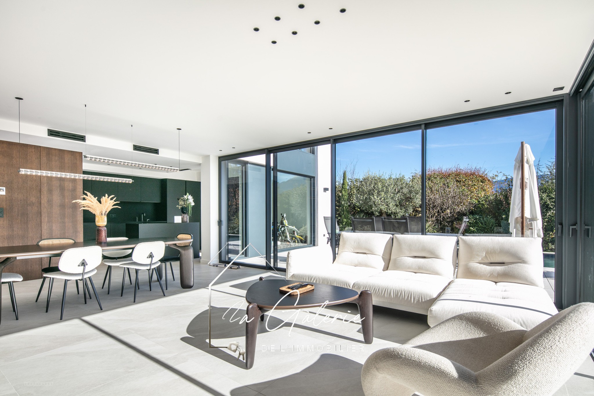Maison d'architecte de 157 m2 avec piscine et garage — photo 6
