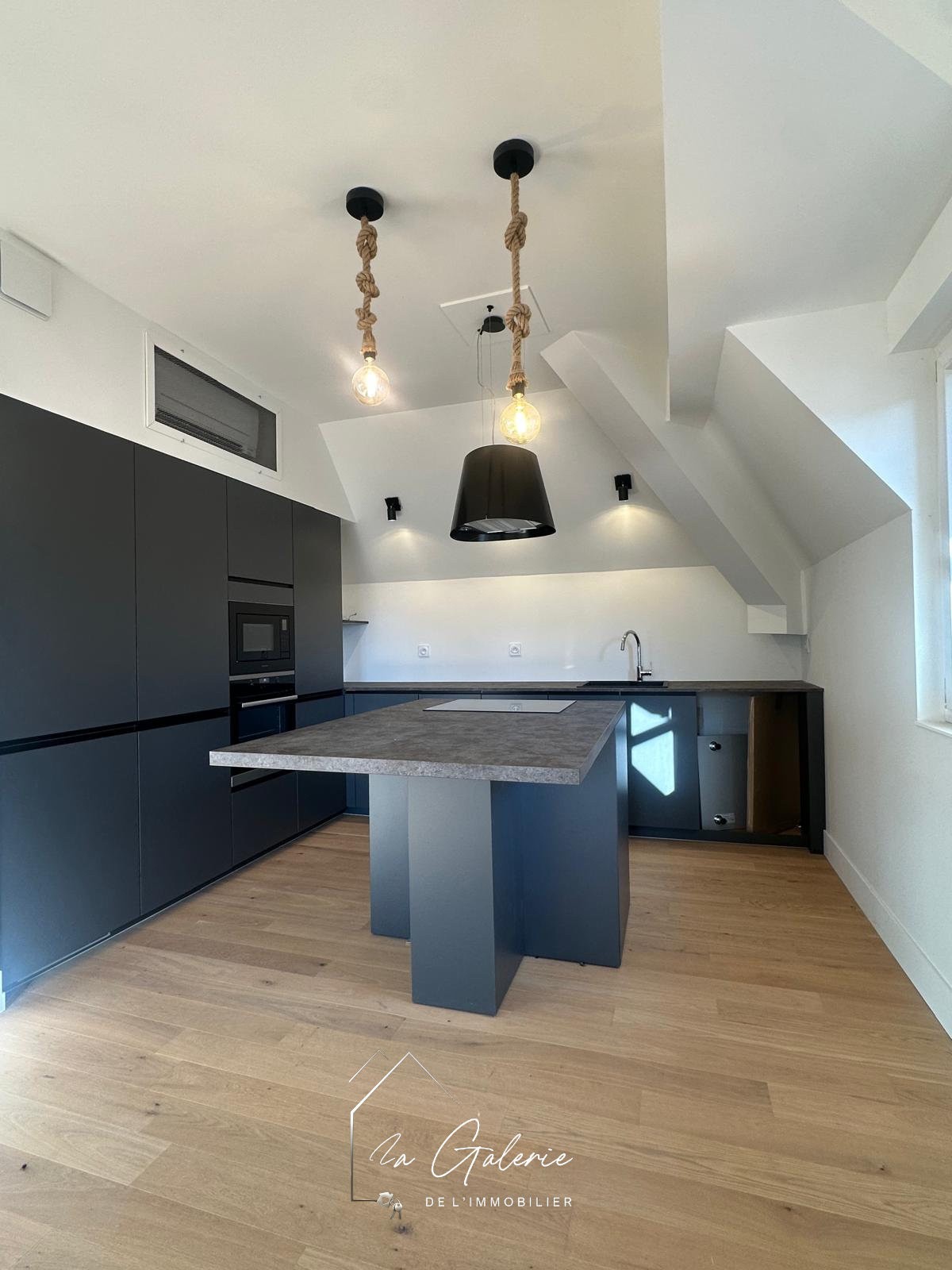 T4 MODERNE A SAINT EGREVE — photo 3
