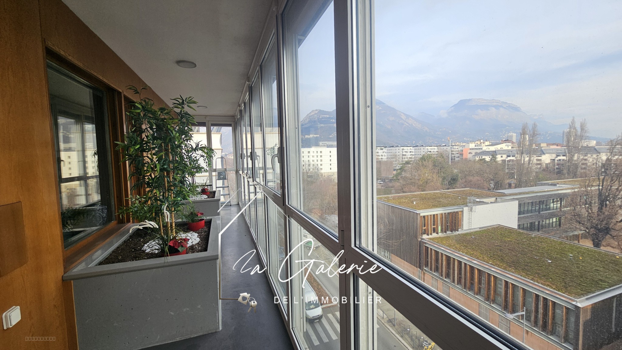 APPARTEMENT T4 CASERNE DE BONNE AVEC EXTERIEURS — photo 8