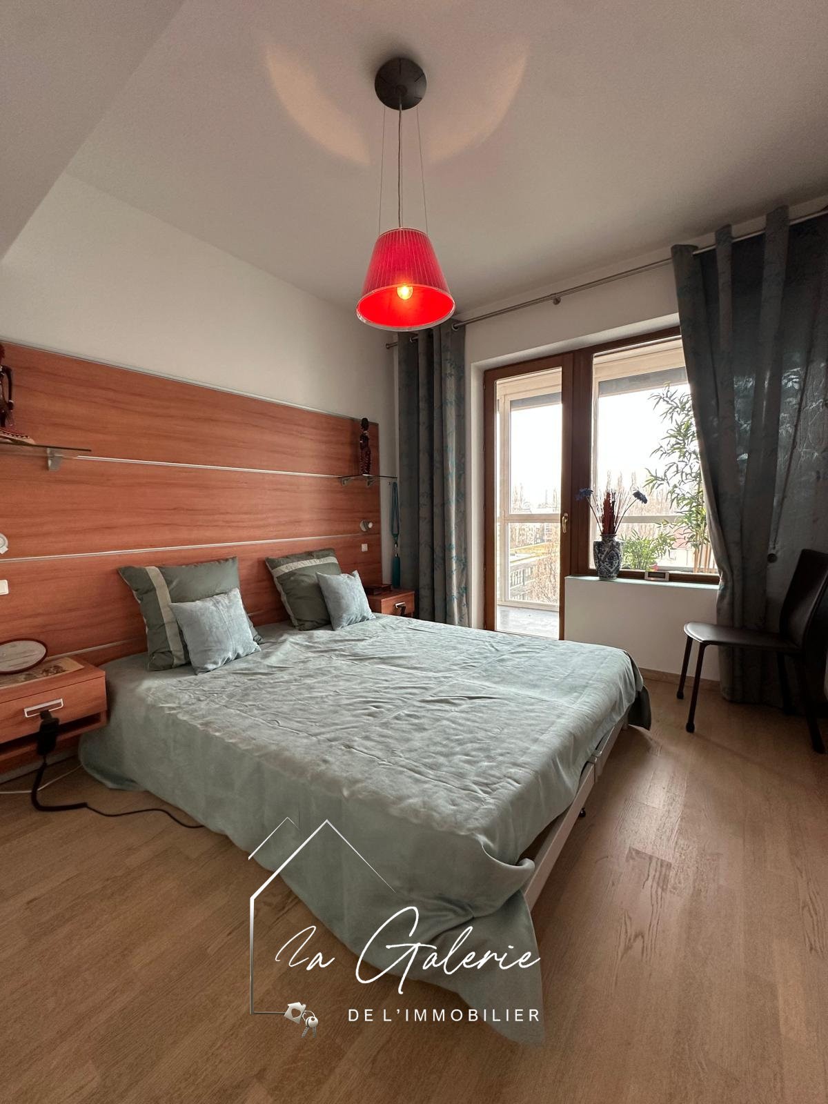 APPARTEMENT T4 CASERNE DE BONNE AVEC EXTERIEURS — photo 3