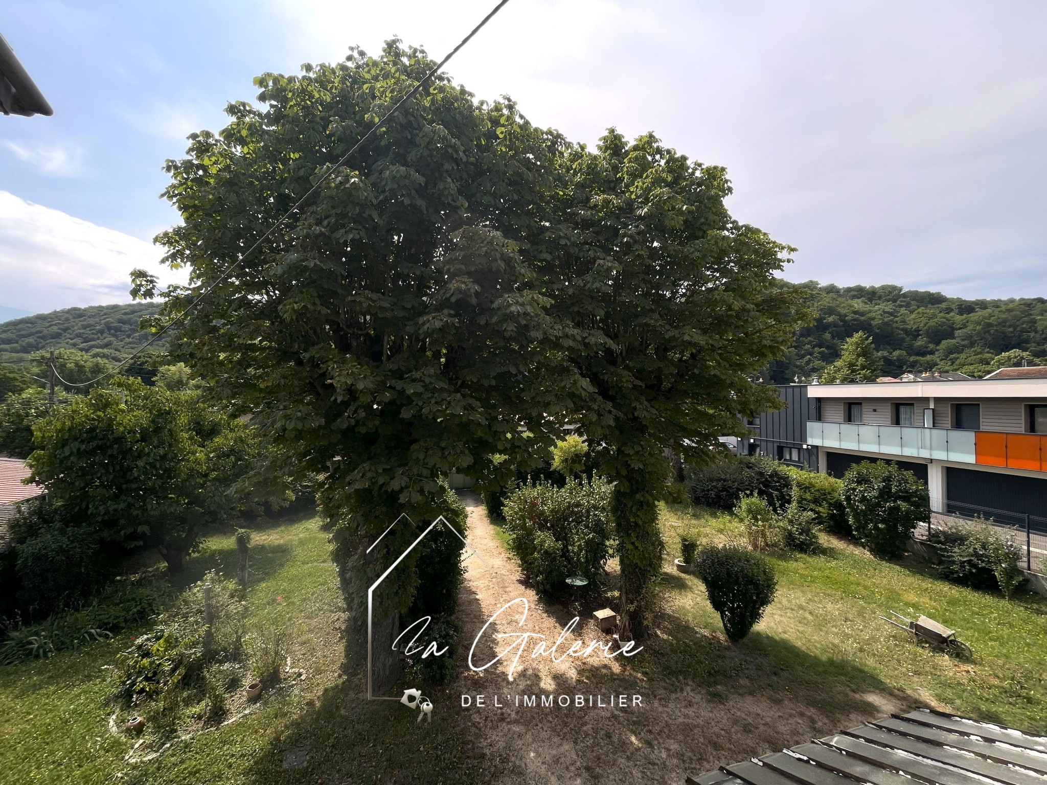 MAGNIFIQUE DEMEURE FORT POTENTIEL ECHIROLLES — photo 10
