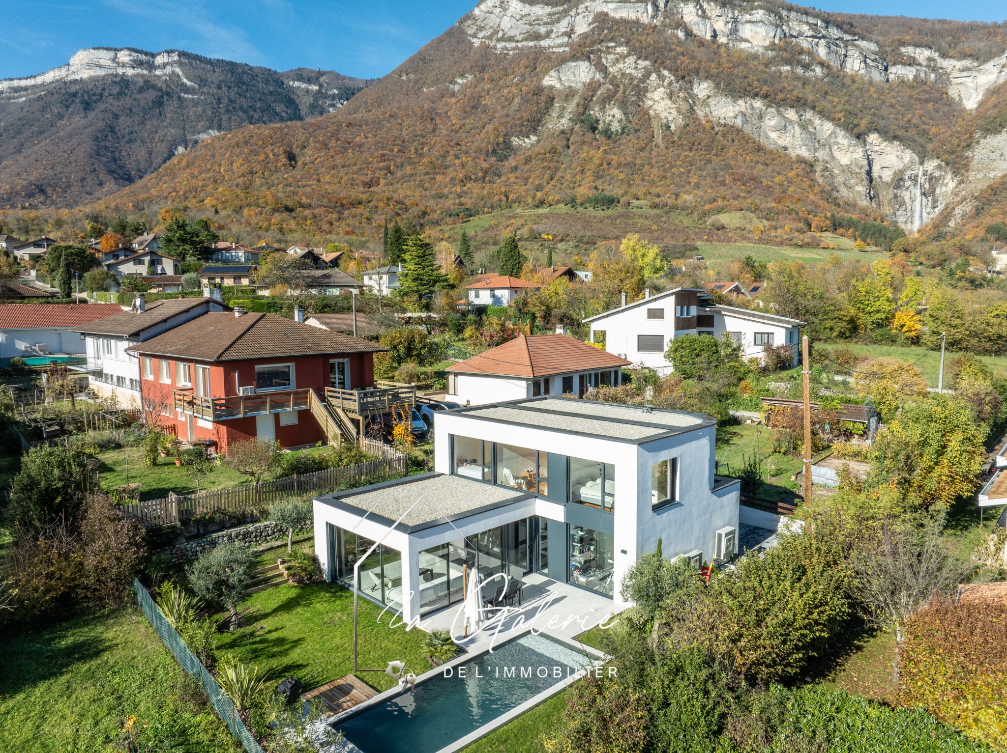 Maison d'architecte de 157 m2 avec piscine et garage — photo 2