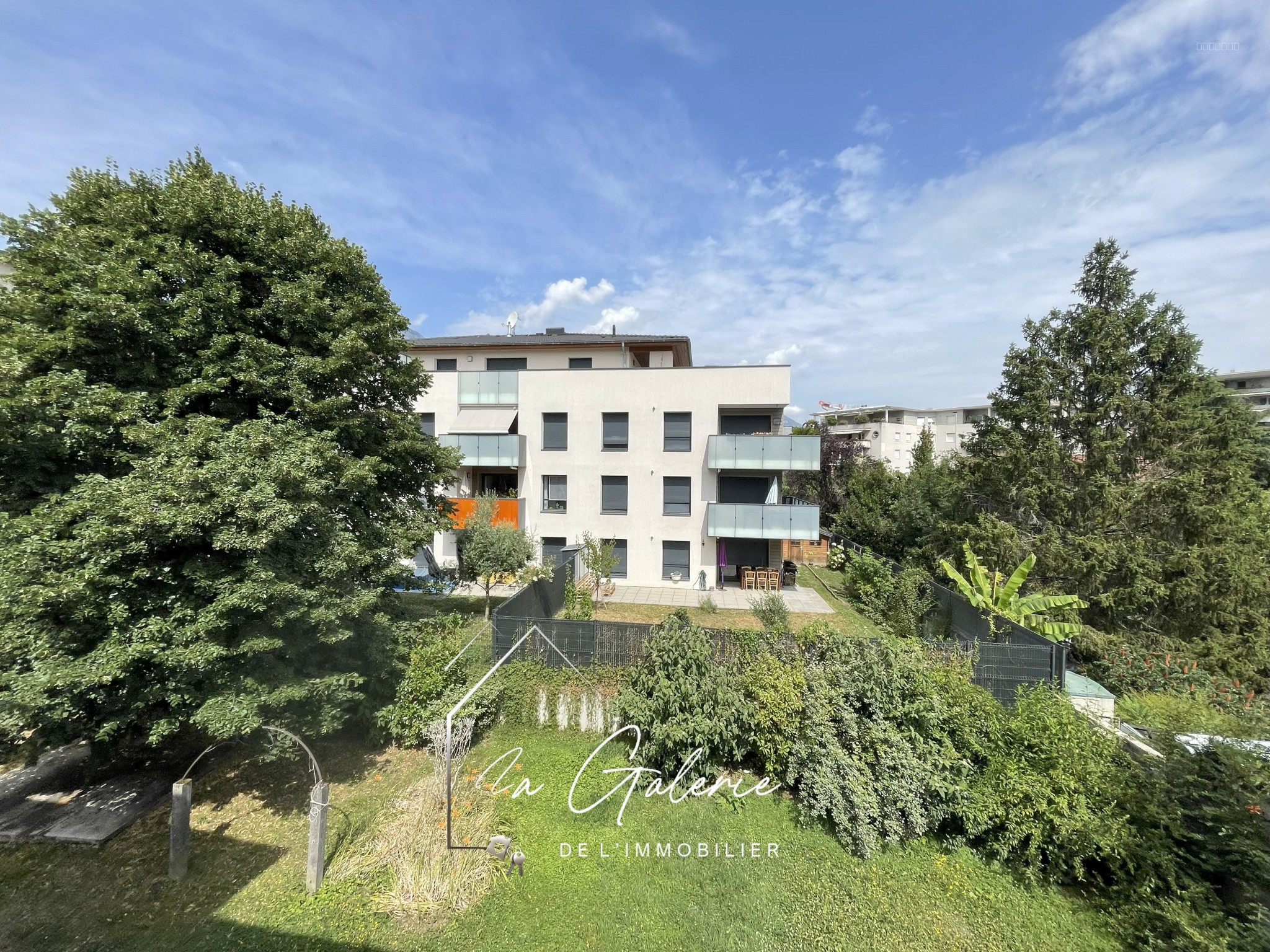 MAGNIFIQUE DEMEURE FORT POTENTIEL ECHIROLLES — photo 11