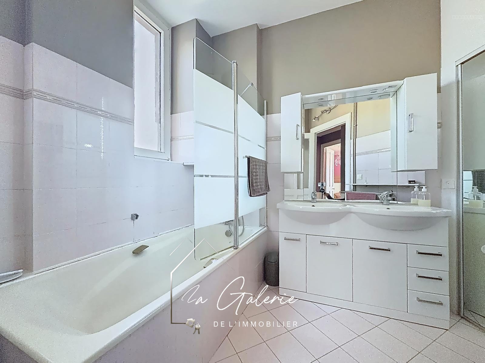 Appartement Haussmannien de 117m2 en Hyper centre de Grenoble — photo 3