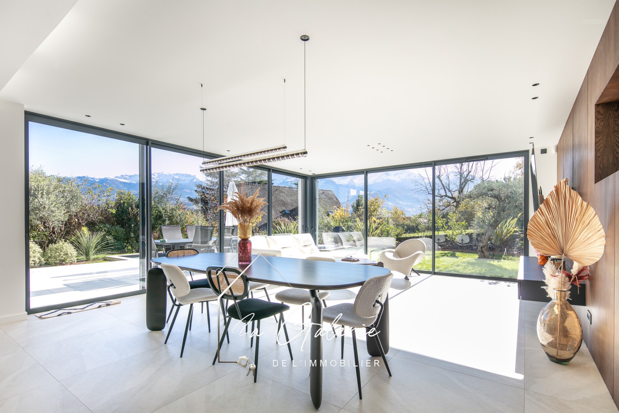 Maison d'architecte de 157 m2 avec piscine et garage — photo 7