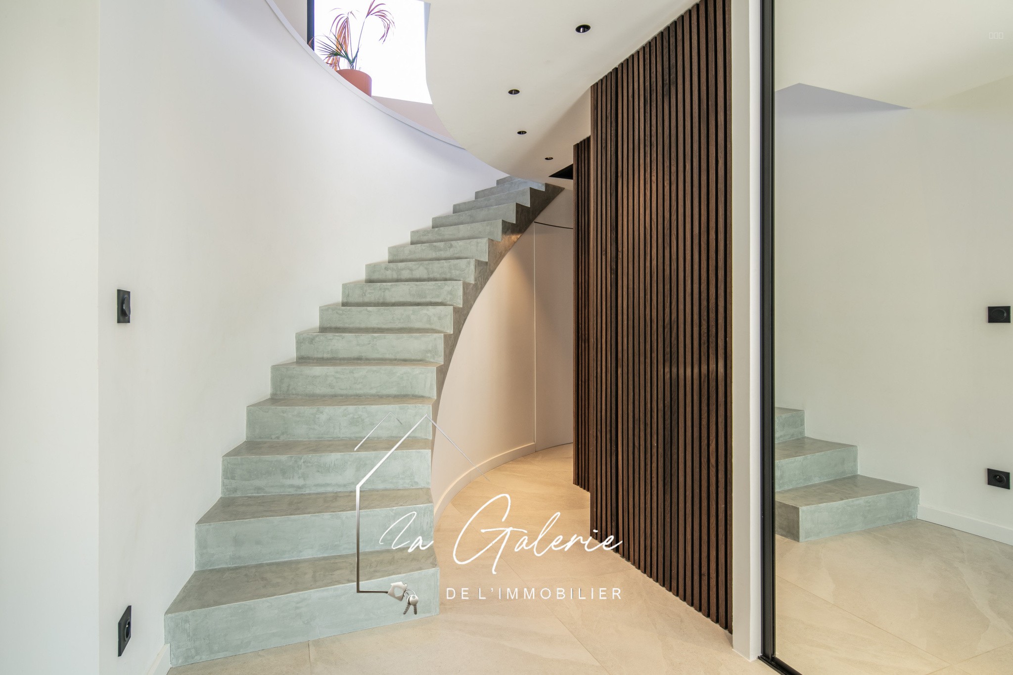 Maison d'architecte de 157 m2 avec piscine et garage — photo 9