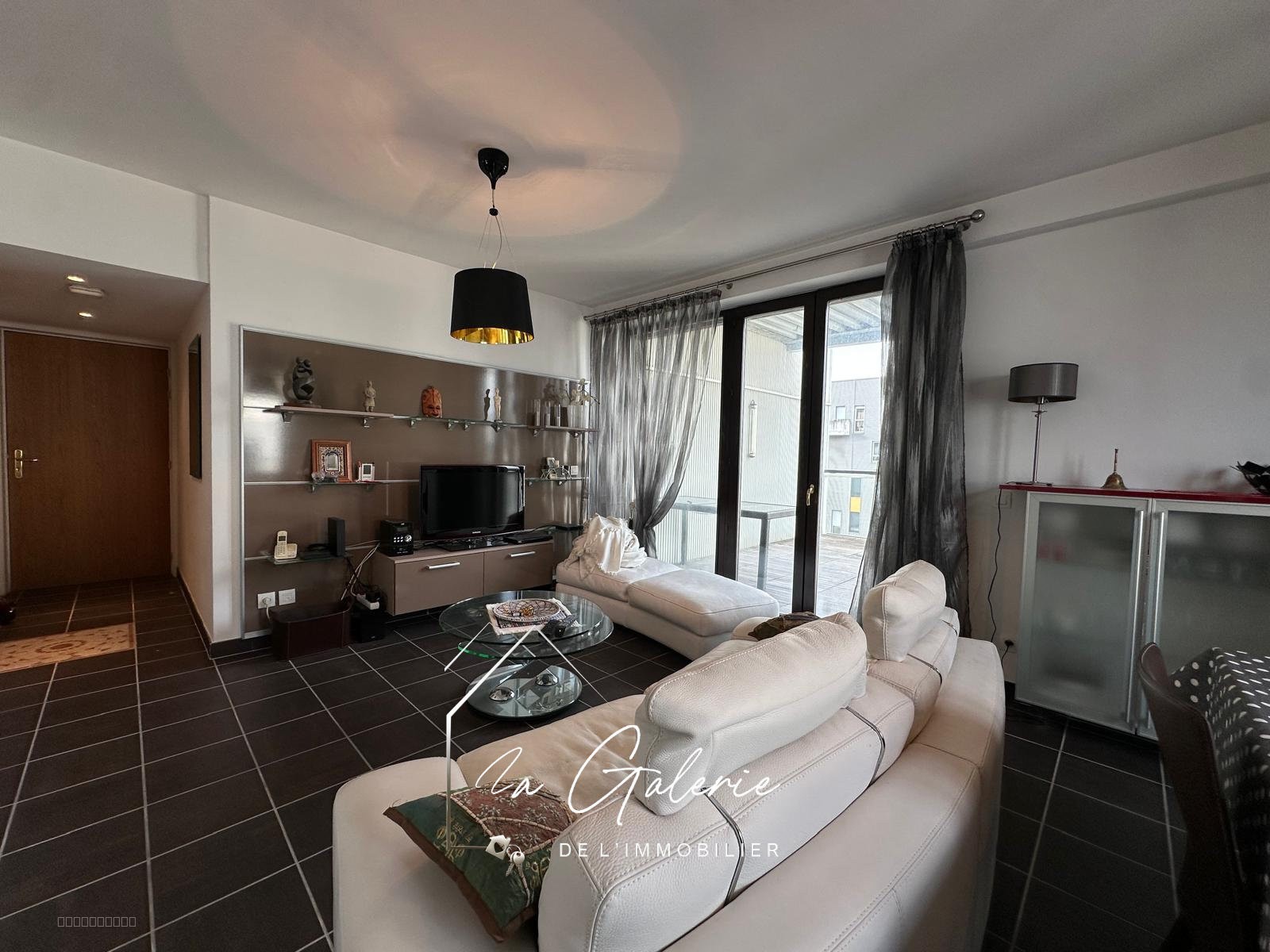 APPARTEMENT T4 CASERNE DE BONNE AVEC EXTERIEURS — photo 10