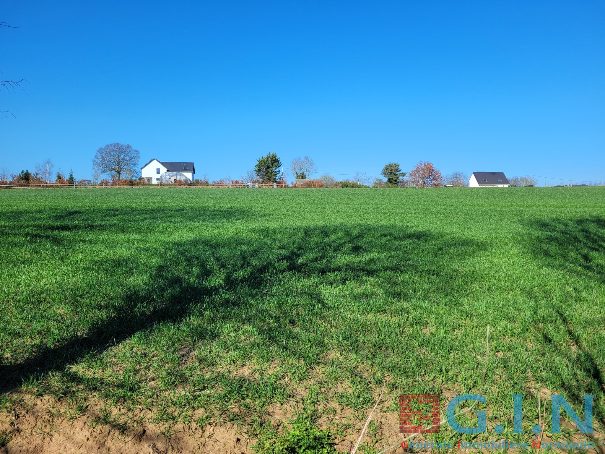 TERRAIN CONSTRUCTIBLE 1375m2 — photo 2