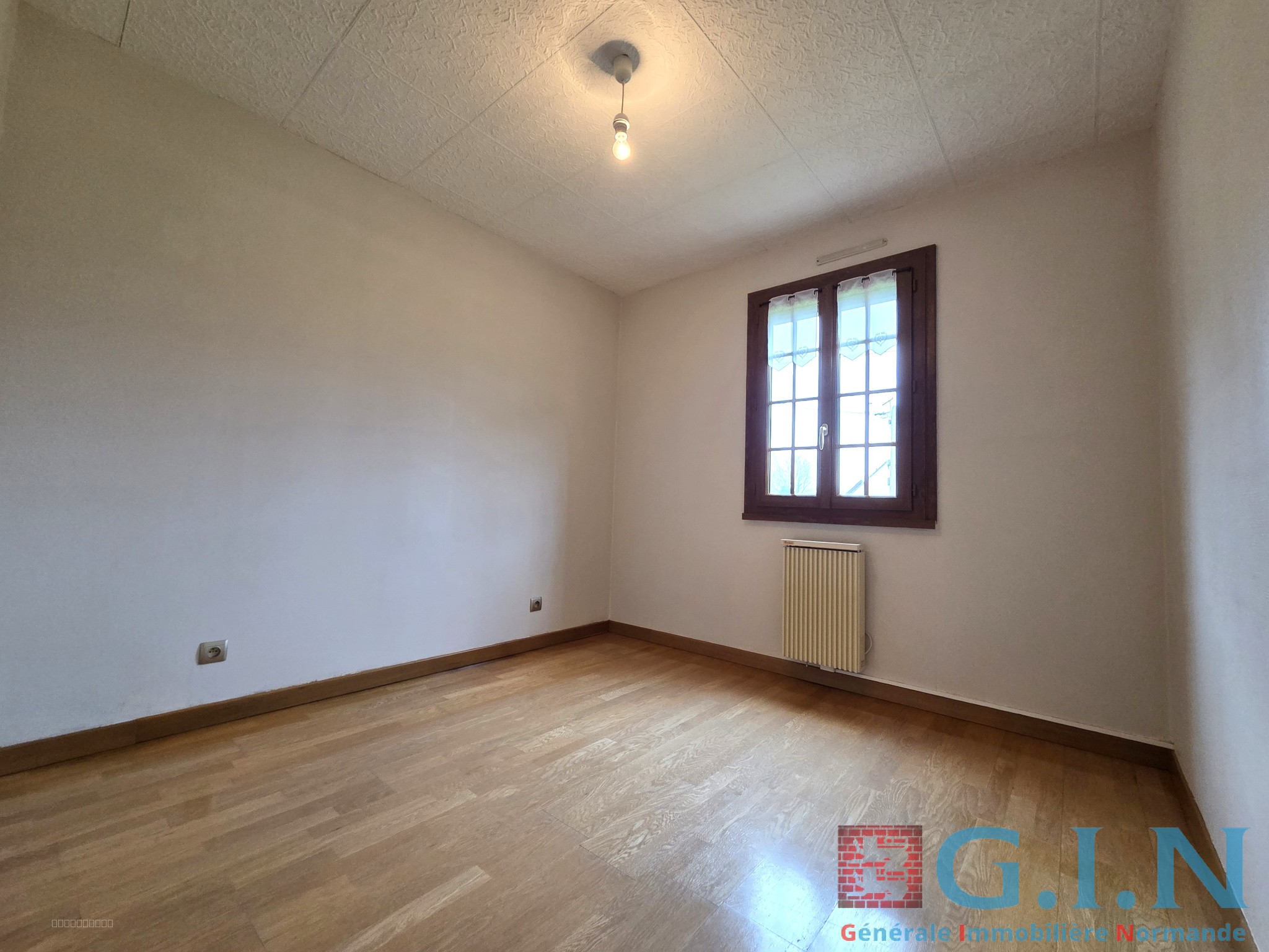 Maison plain-pied 5 pièces 94m2 avec garage et dépendance — photo 8