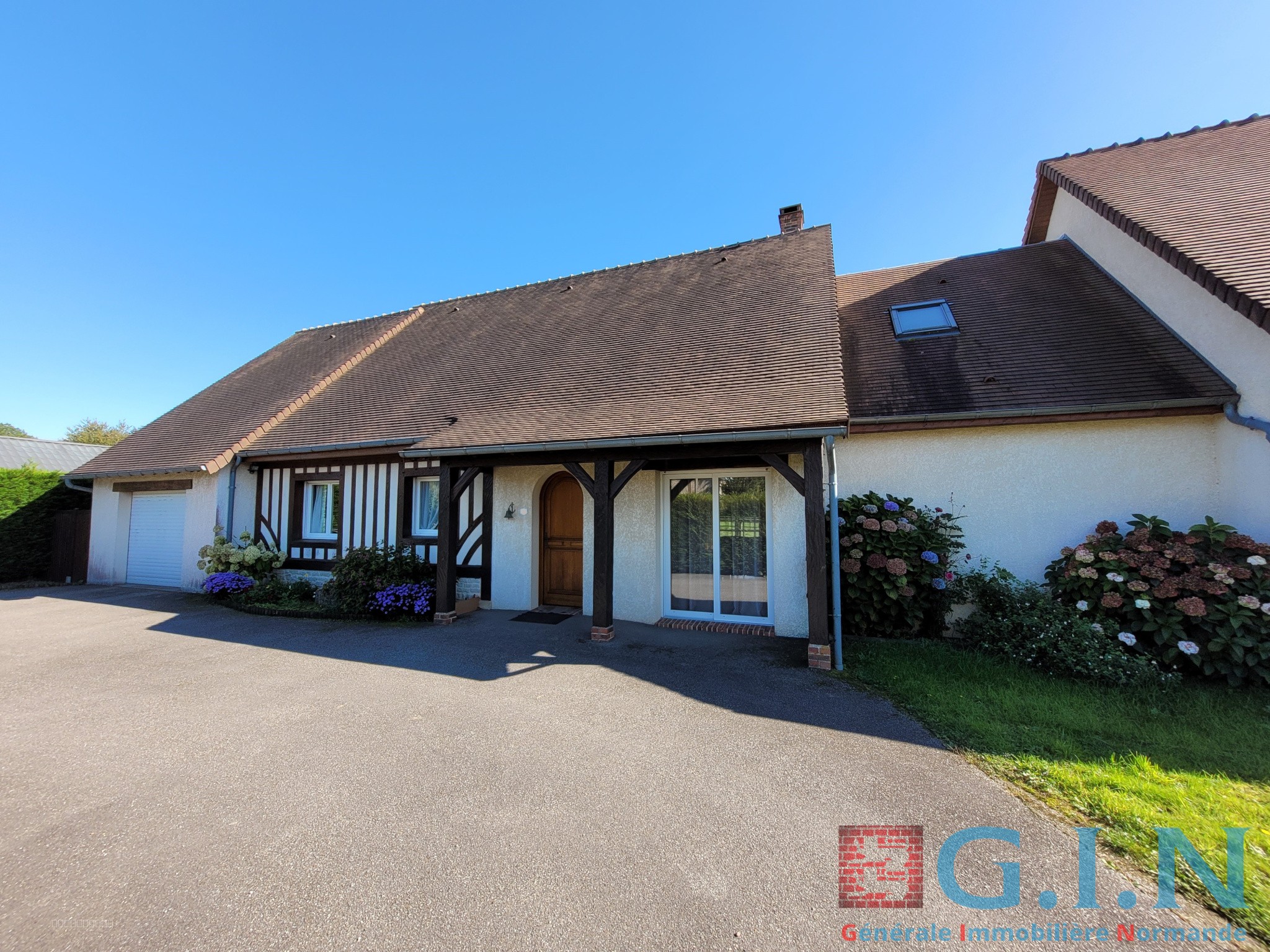 2 MAISONS 215M2 AVEC 2236M2 DE TERRAIN. — photo 2
