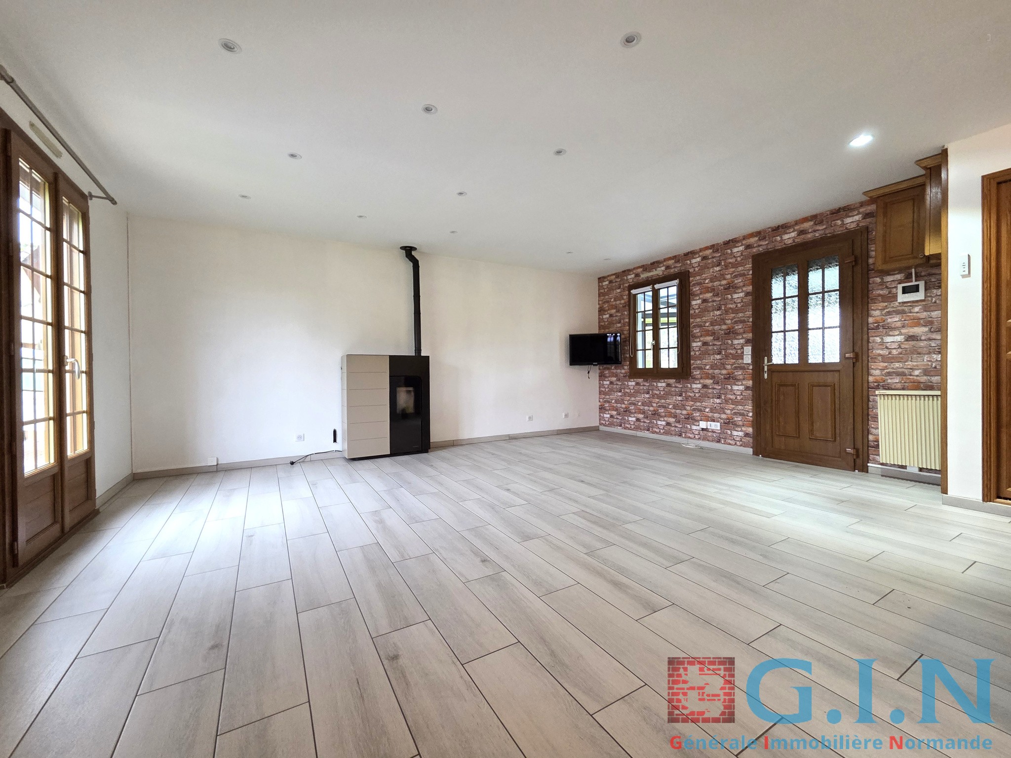 Maison plain-pied 5 pièces 94m2 avec garage et dépendance — photo 5