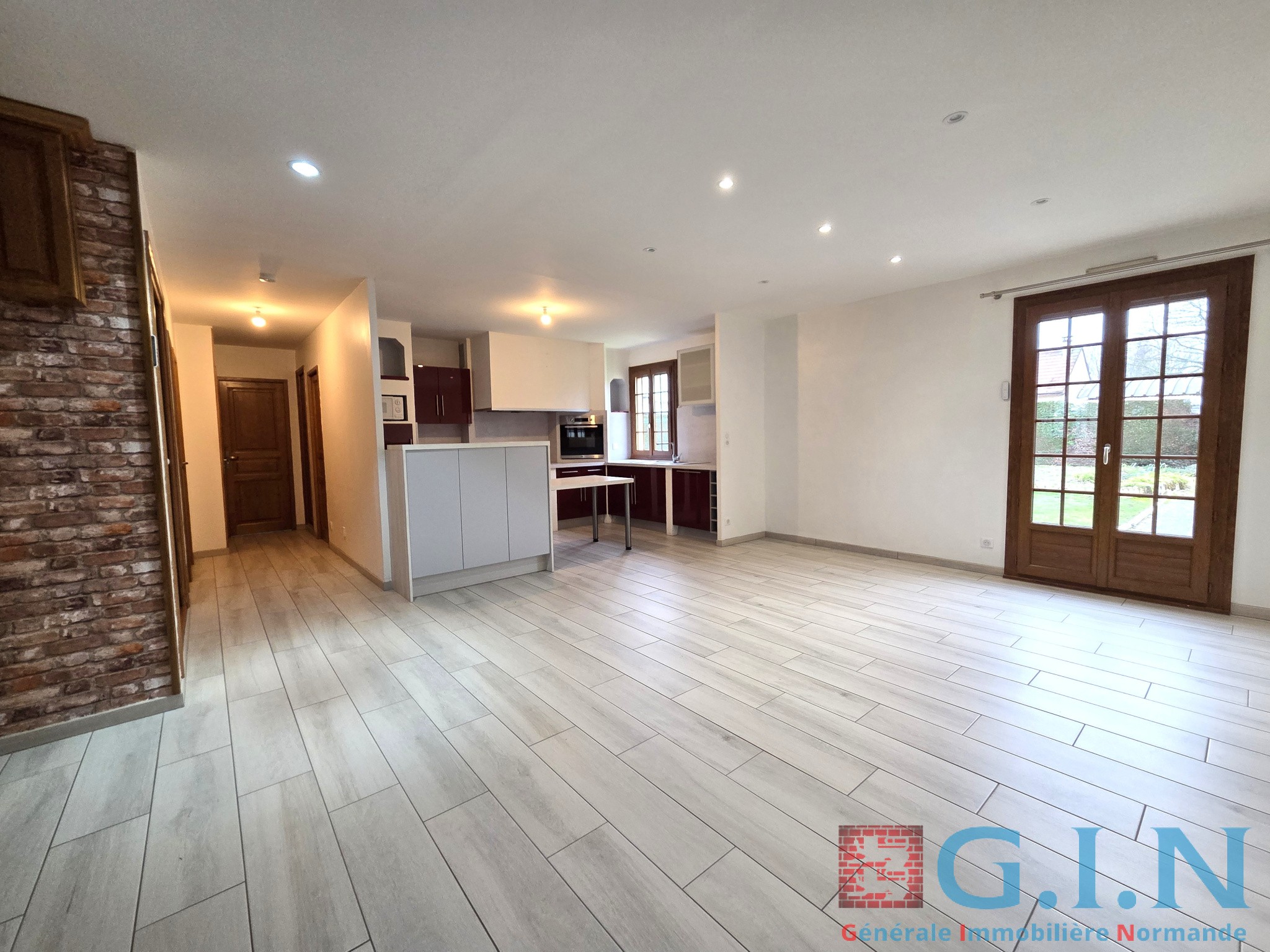 Maison plain-pied 5 pièces 94m2 avec garage et dépendance — photo 4