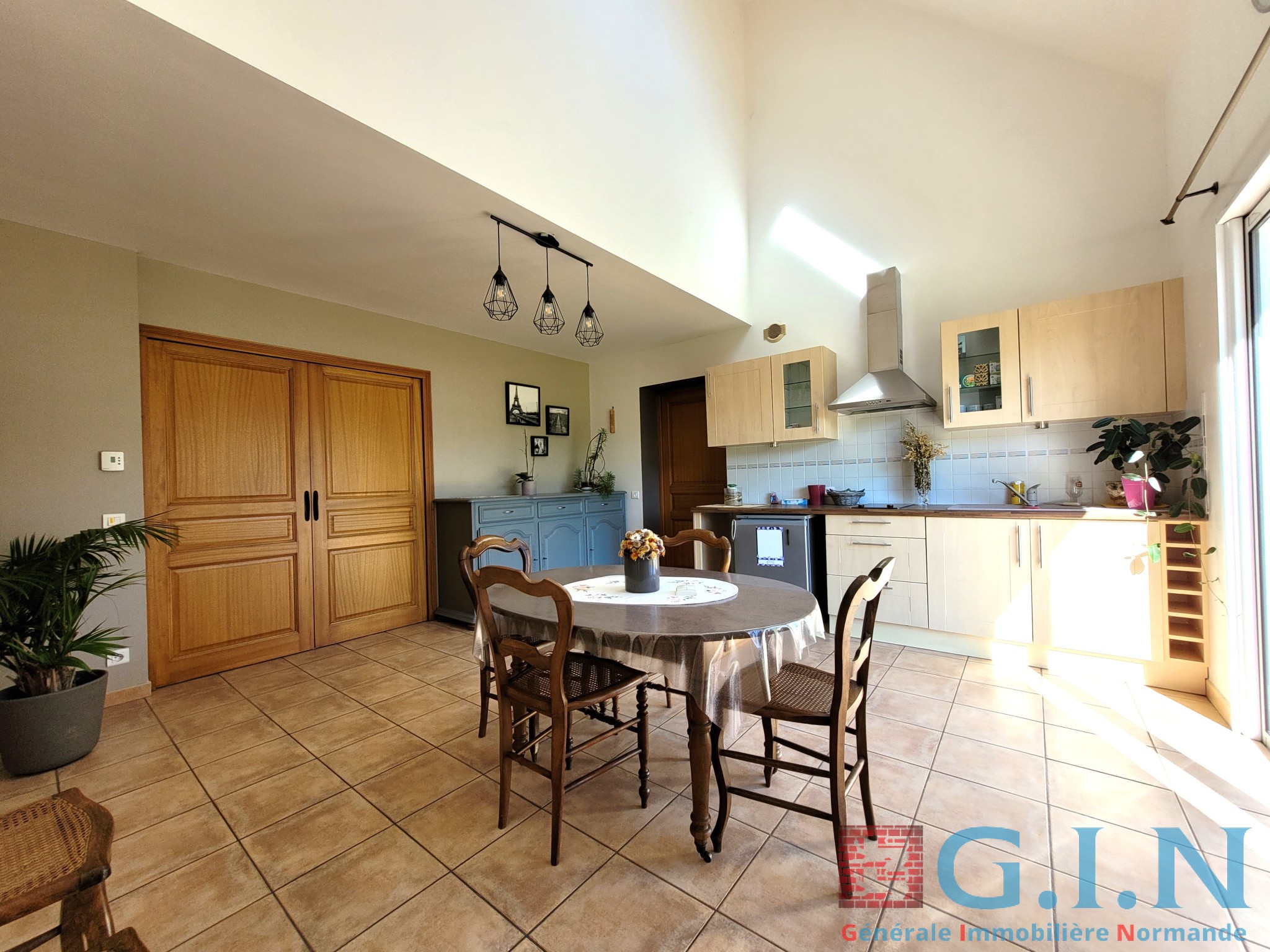 2 MAISONS 215M2 AVEC 2236M2 DE TERRAIN. — photo 6