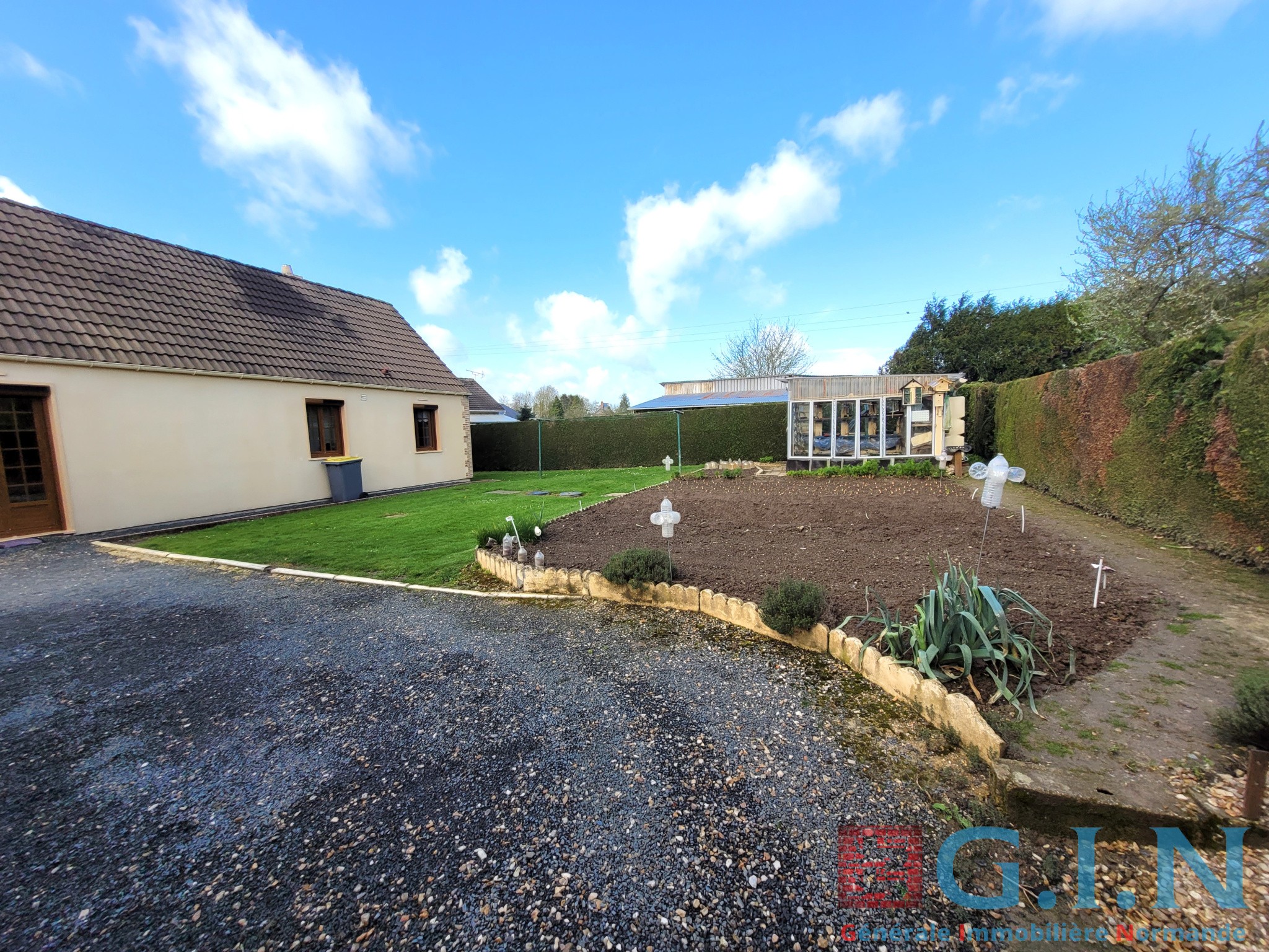 Maison plain-pied 5 pièces 94m2 avec garage et dépendance — photo 14