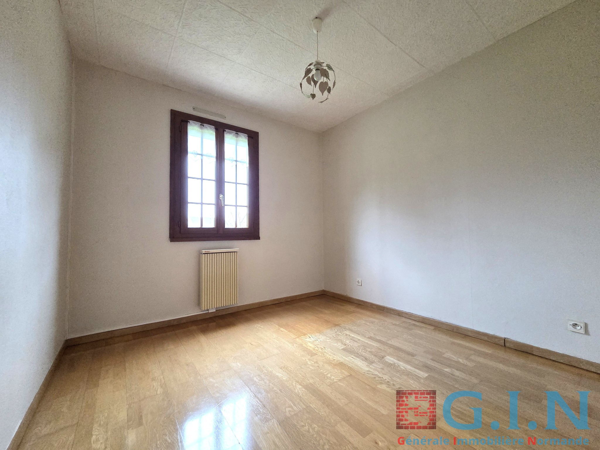Maison plain-pied 5 pièces 94m2 avec garage et dépendance — photo 7