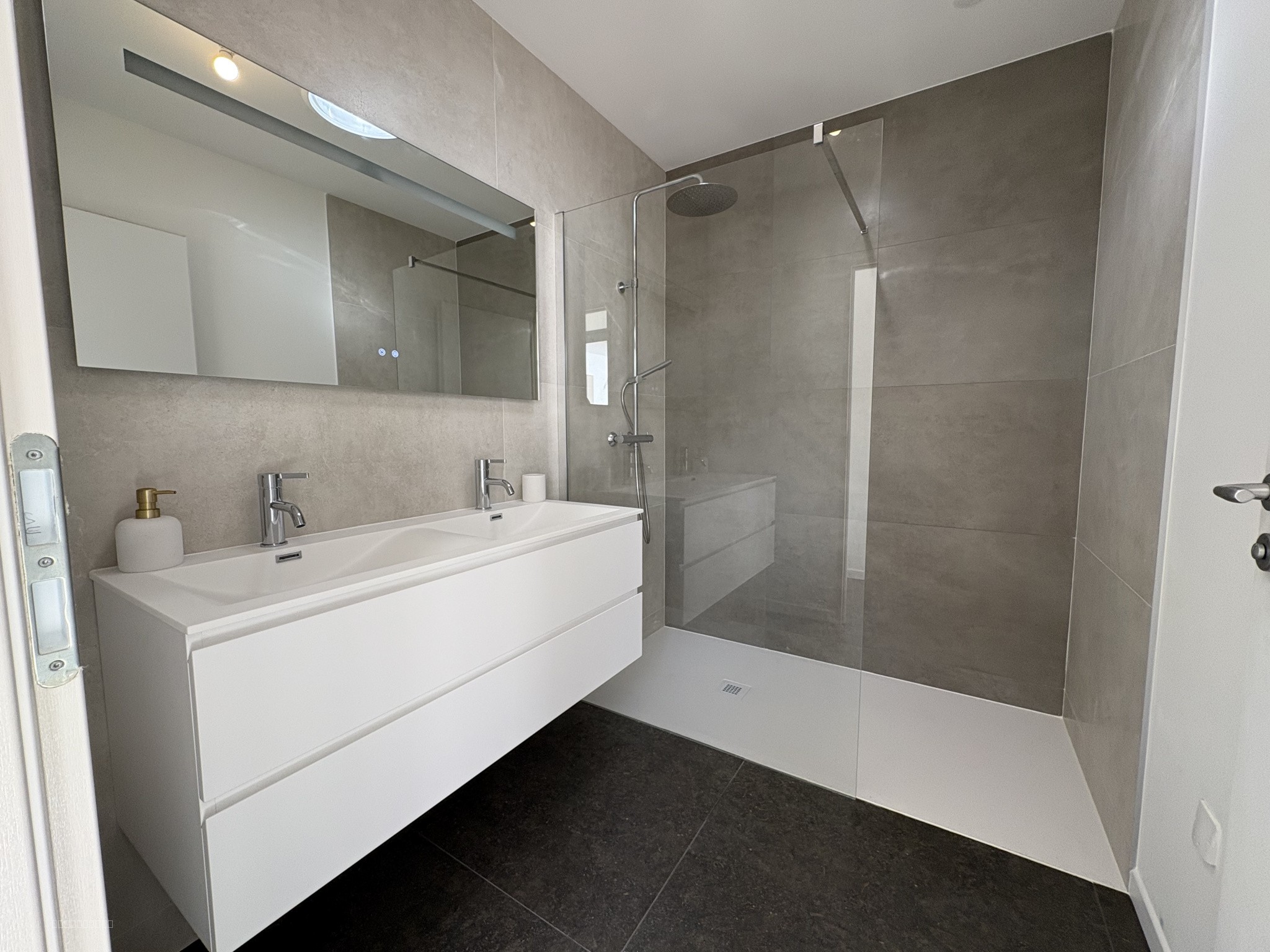 UNE MAISON DE QUALITE POUR UN ENVIRONNEMENT DE CHARME — photo 8