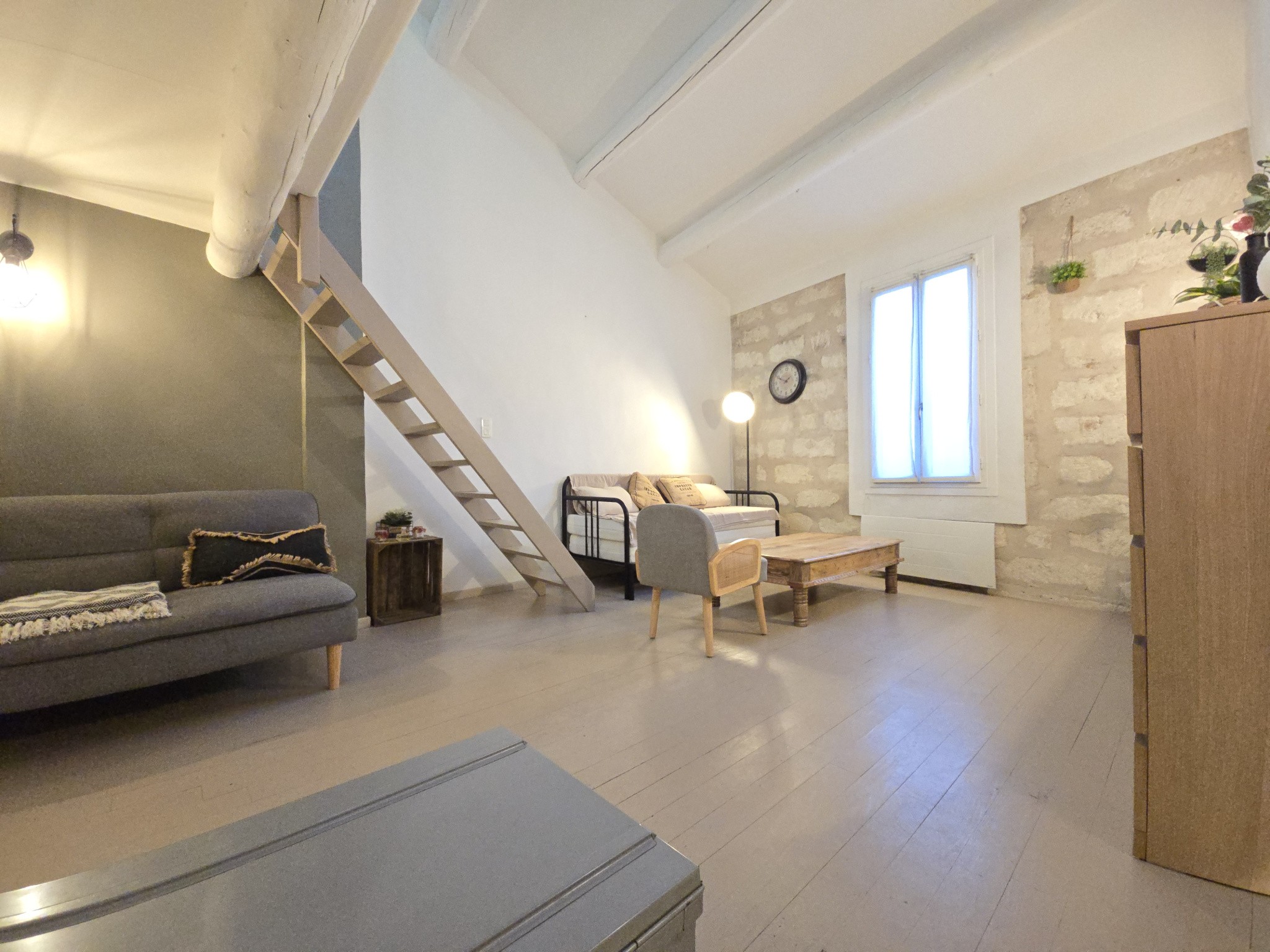 FRAIS D'AGENCE OFFERTS - CHARMANTE MAISON DE VILLE MEUBLE — photo 2