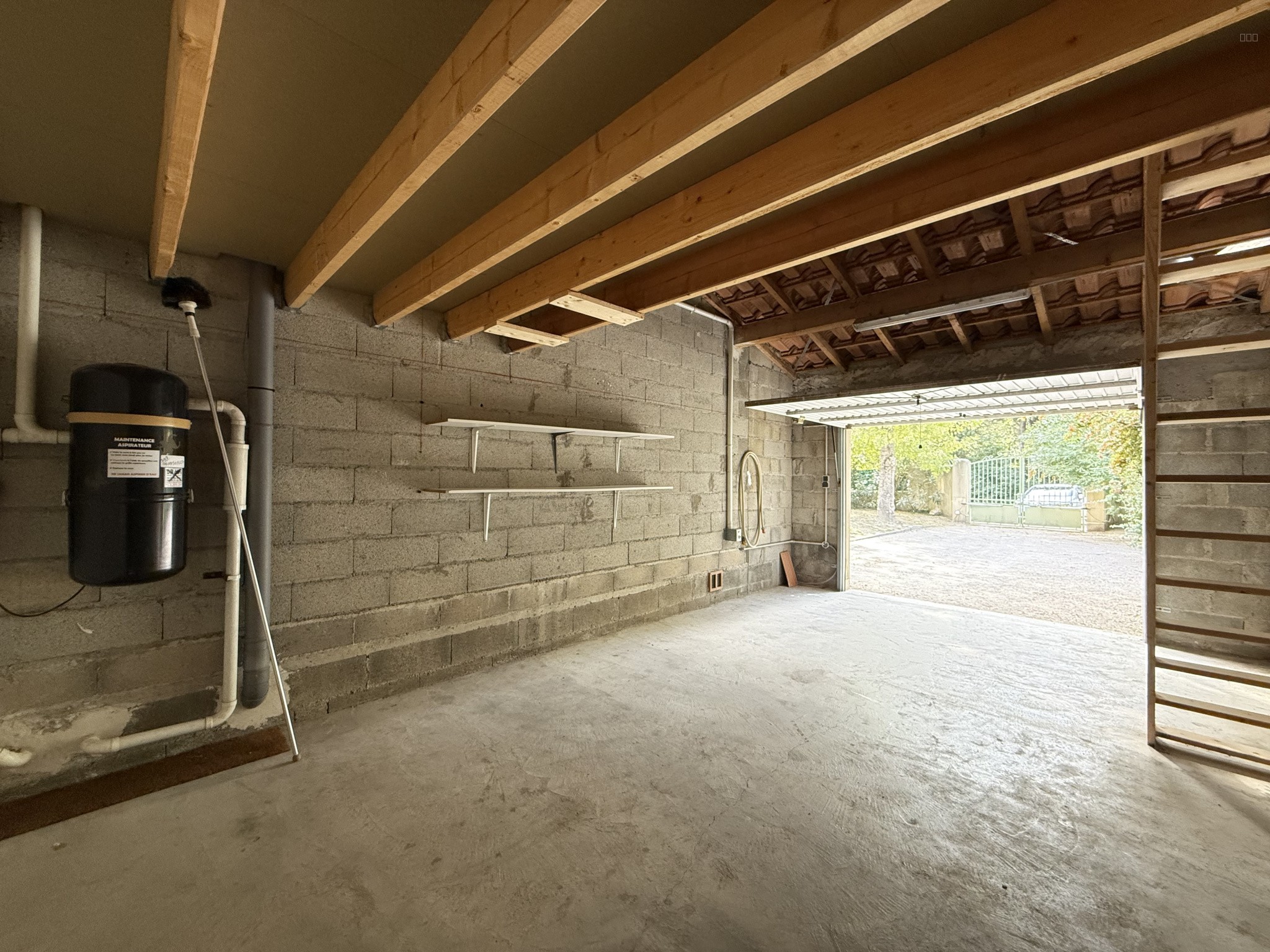 MAISON T5 EN R+1 AVEC GARAGE BALCONS ET JARDIN — photo 19