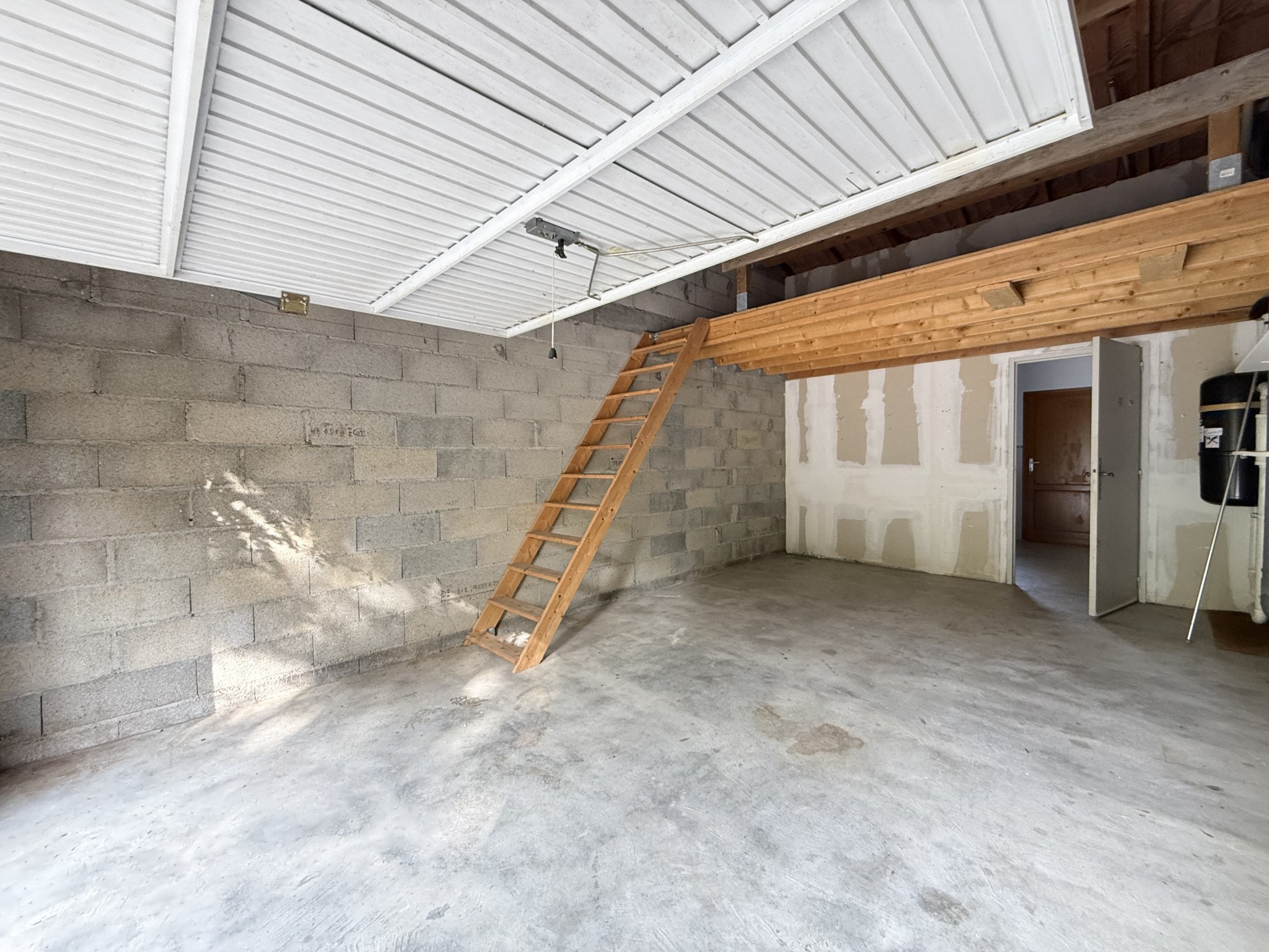 MAISON T5 EN R+1 AVEC GARAGE BALCONS ET JARDIN — photo 20