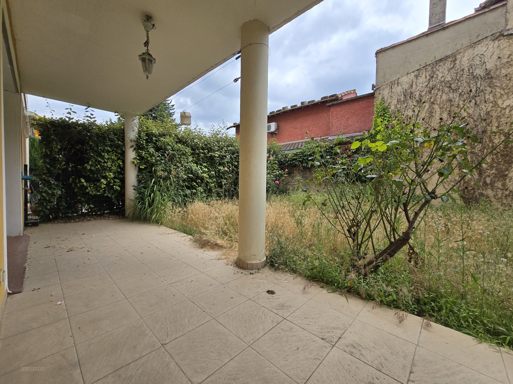 T3 EN REZ-DE-JARDIN DANS RESIDENCE FERMEE AVEC PISCINE — photo 12